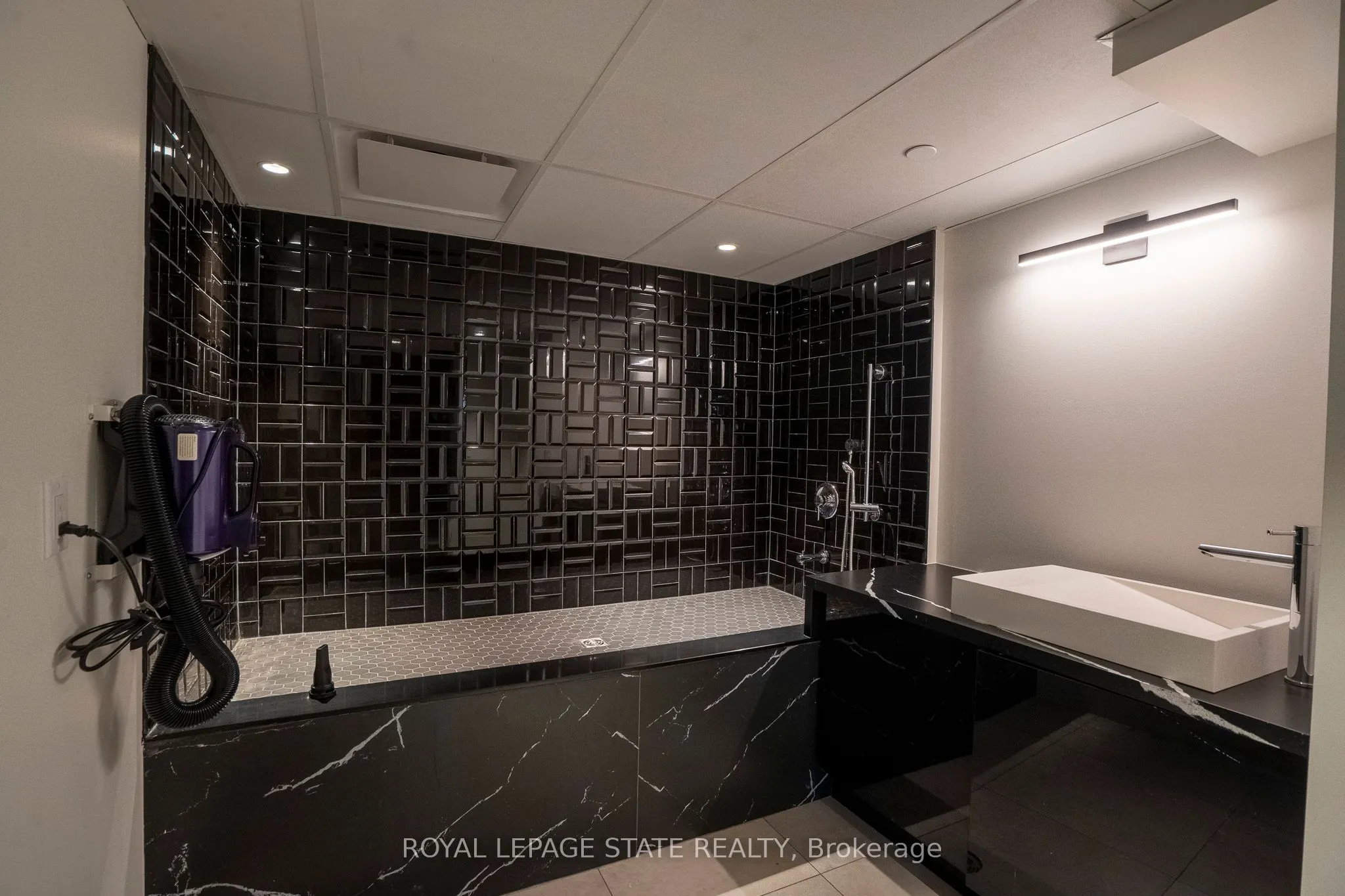600 North Service Road, #418