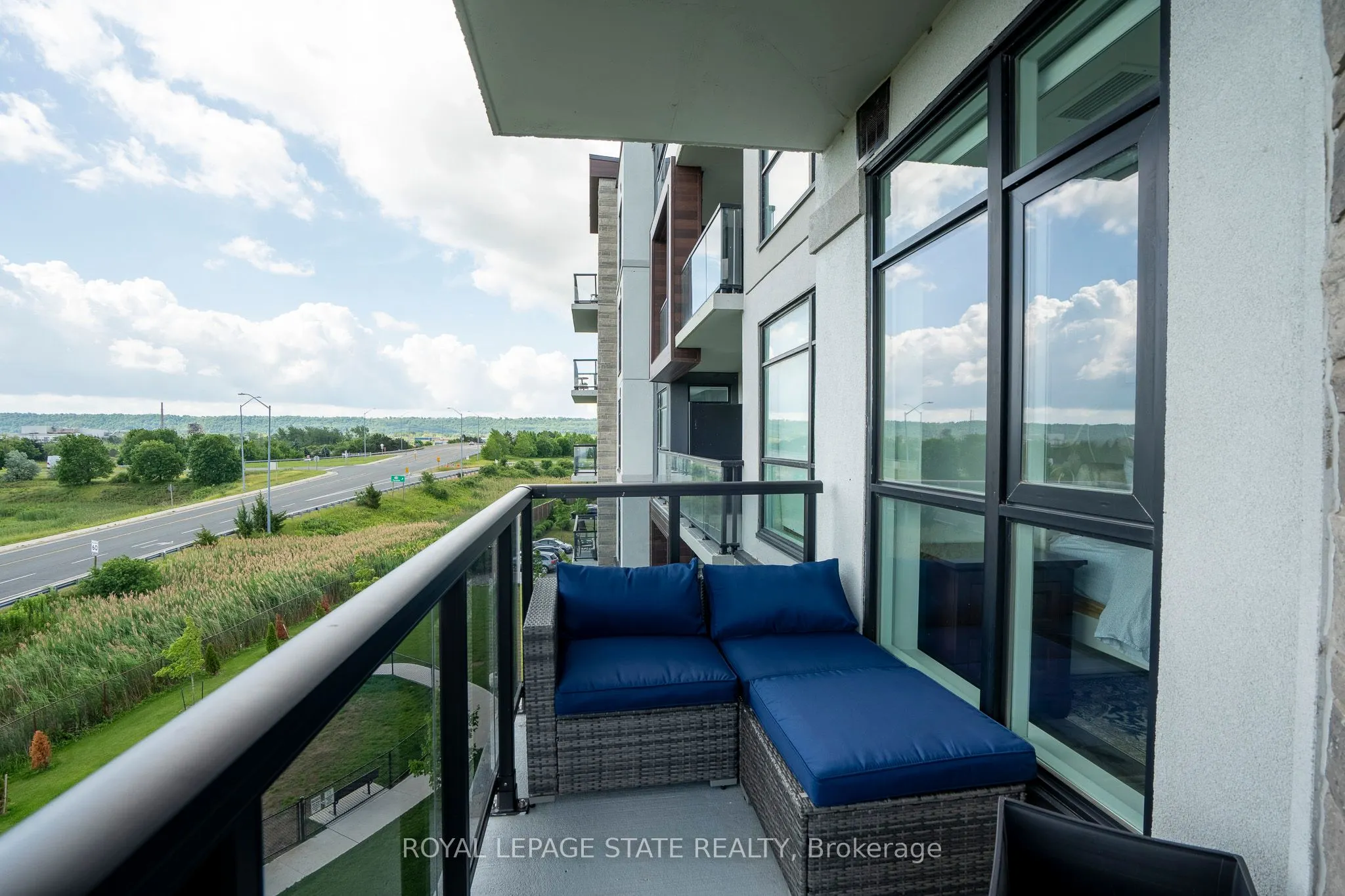 600 North Service Road, #418