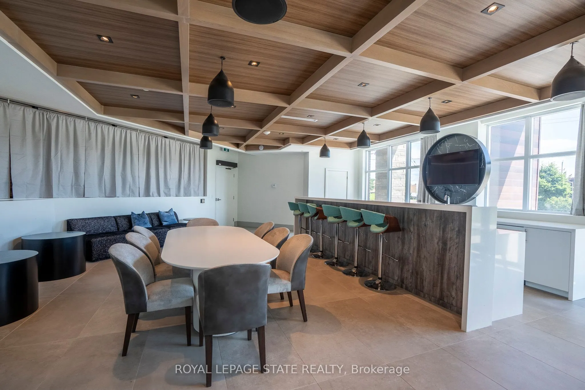 600 North Service Road, #418