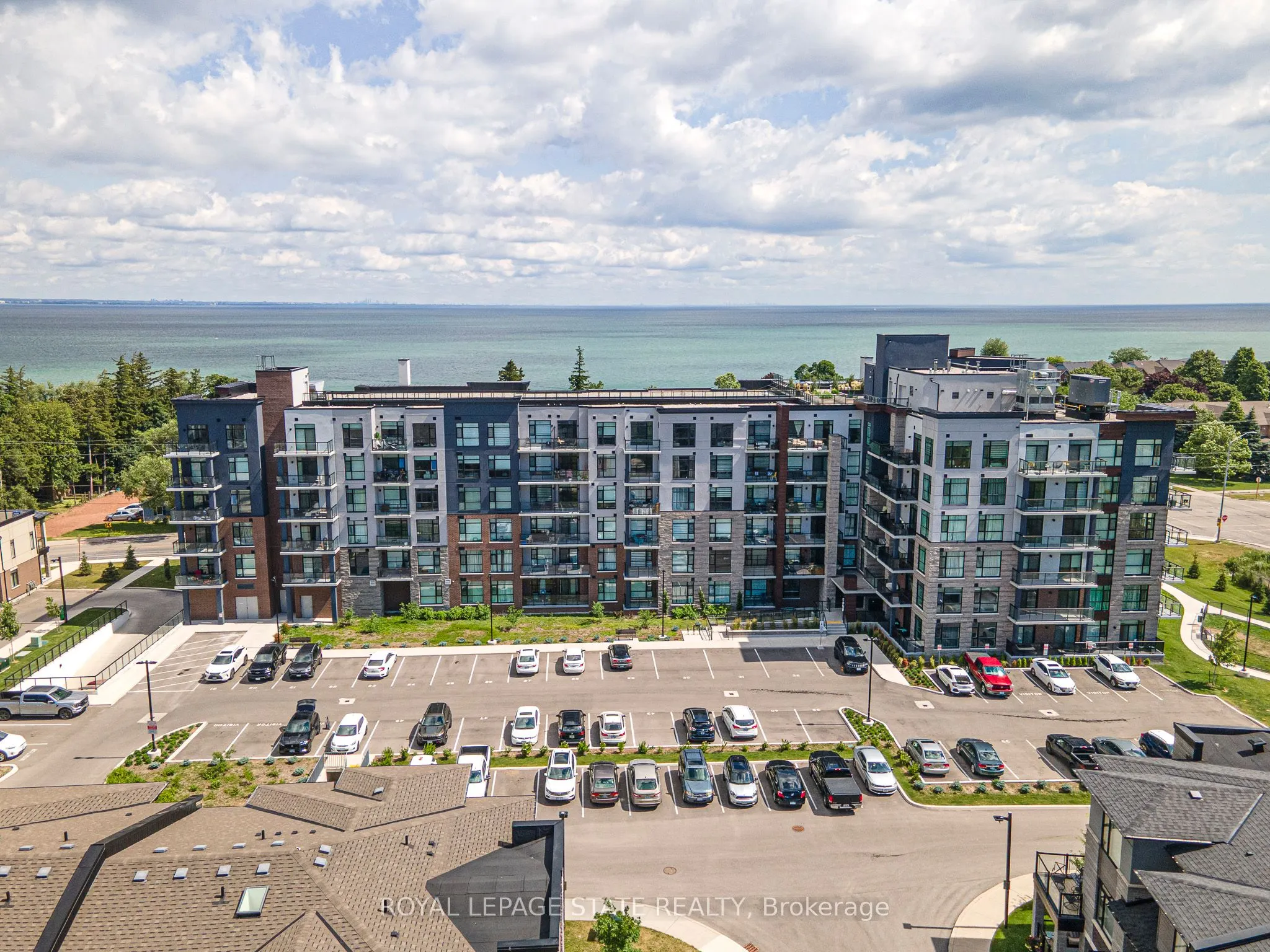 600 North Service Road, #418