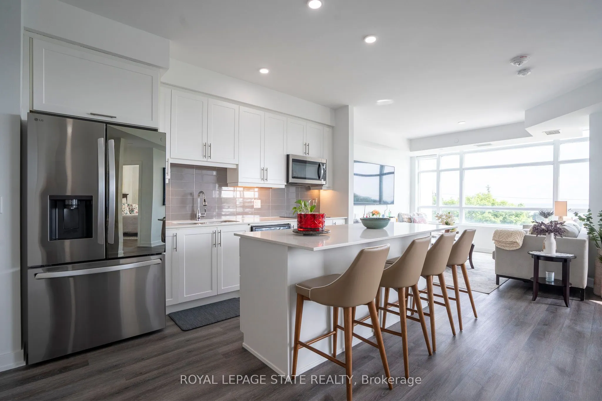 600 North Service Road, #418