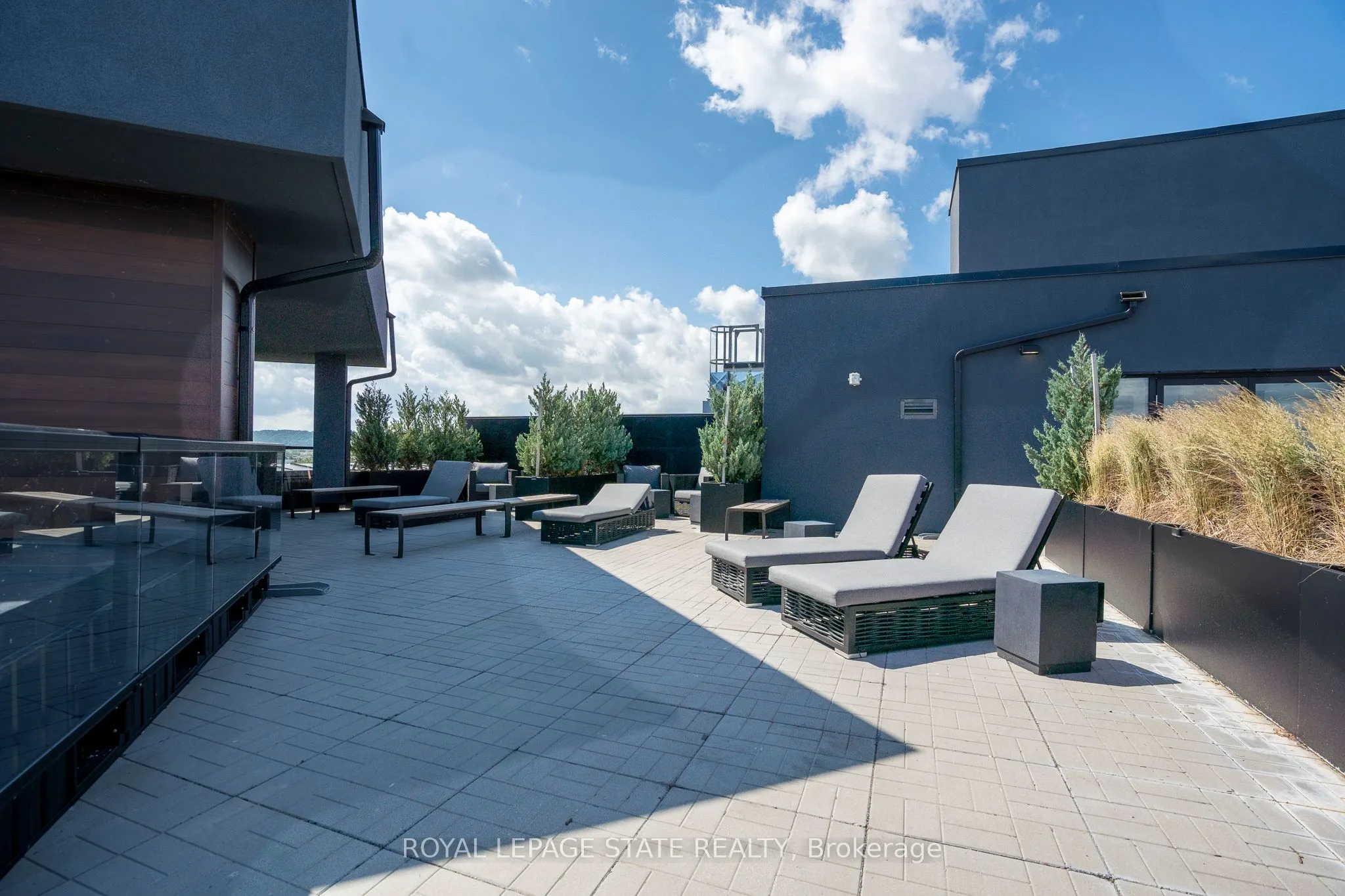 600 North Service Road, #418