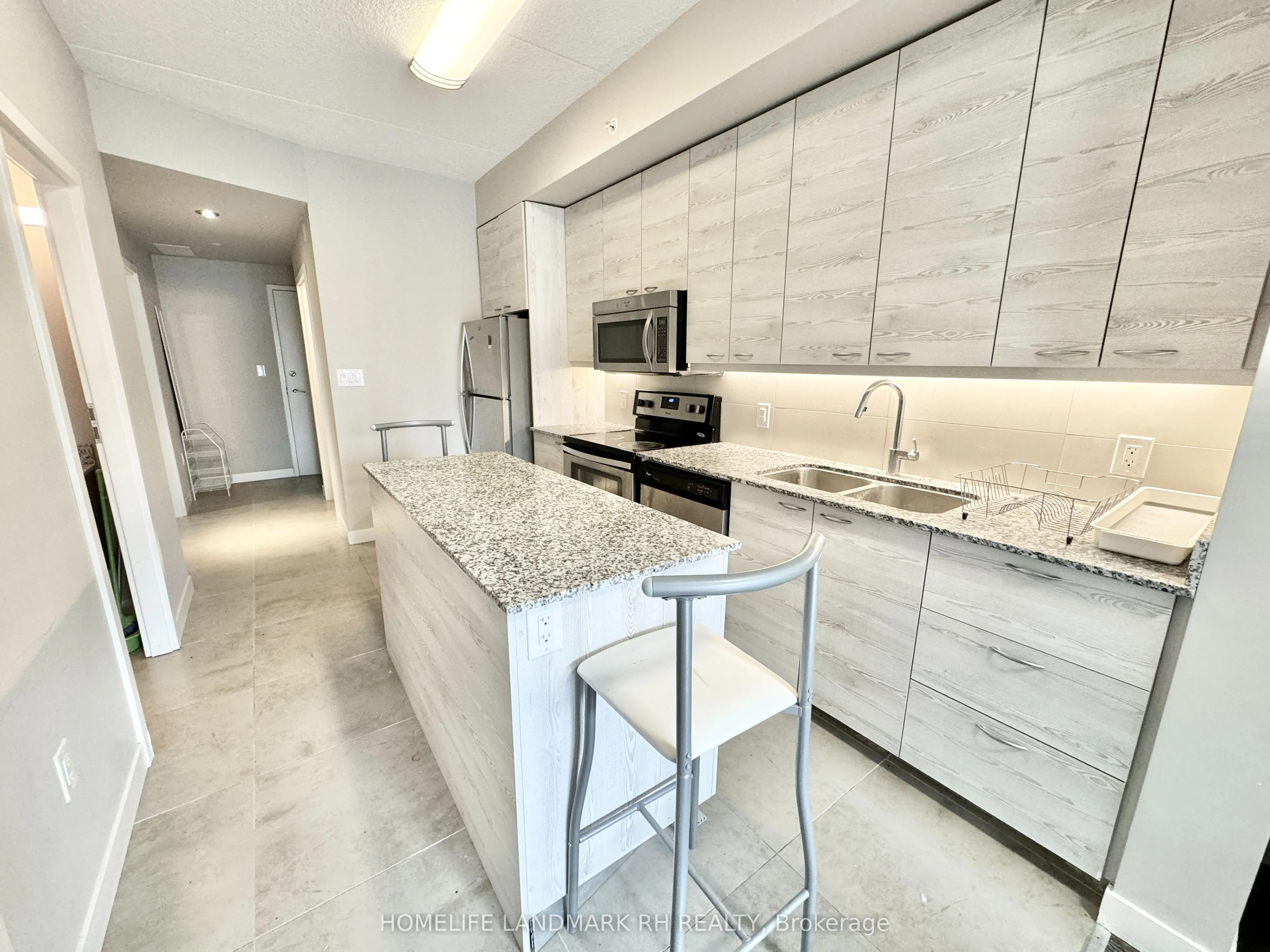 280 Lester Street #210