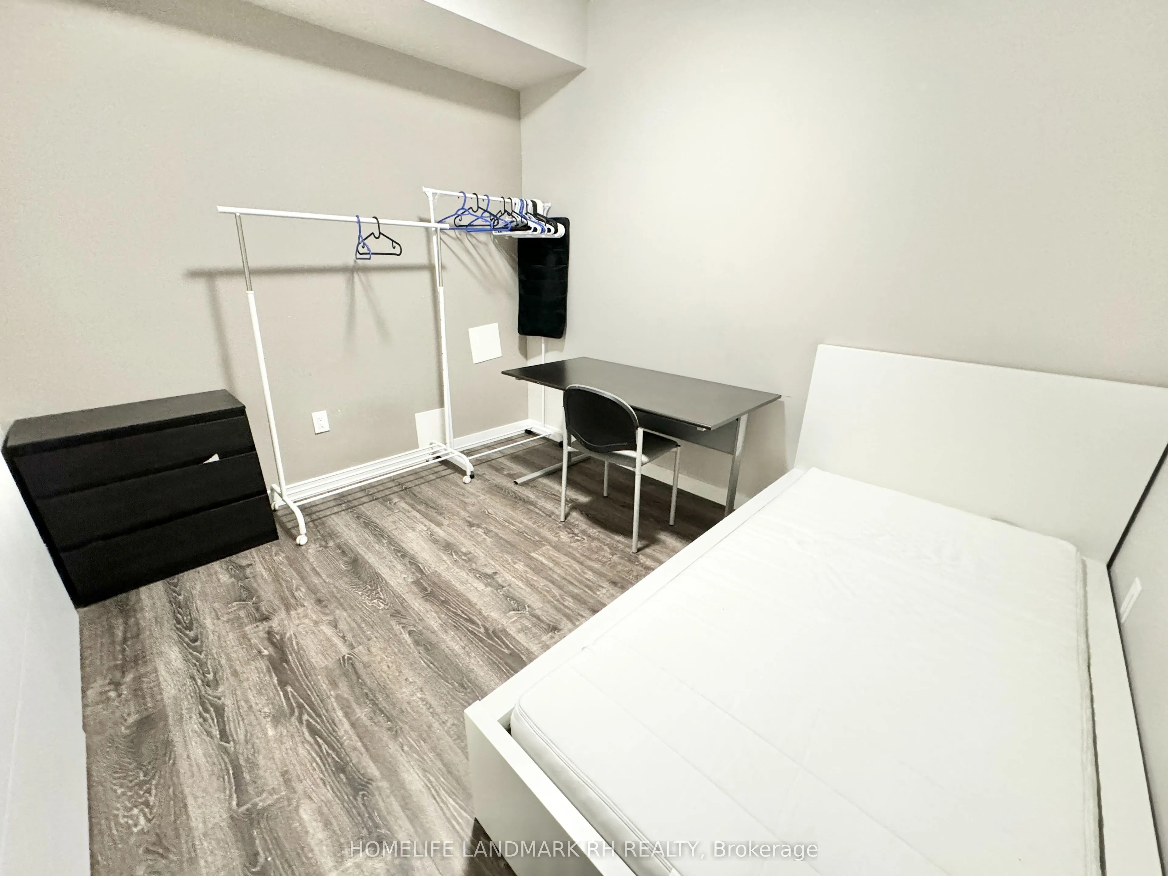 280 Lester Street #210