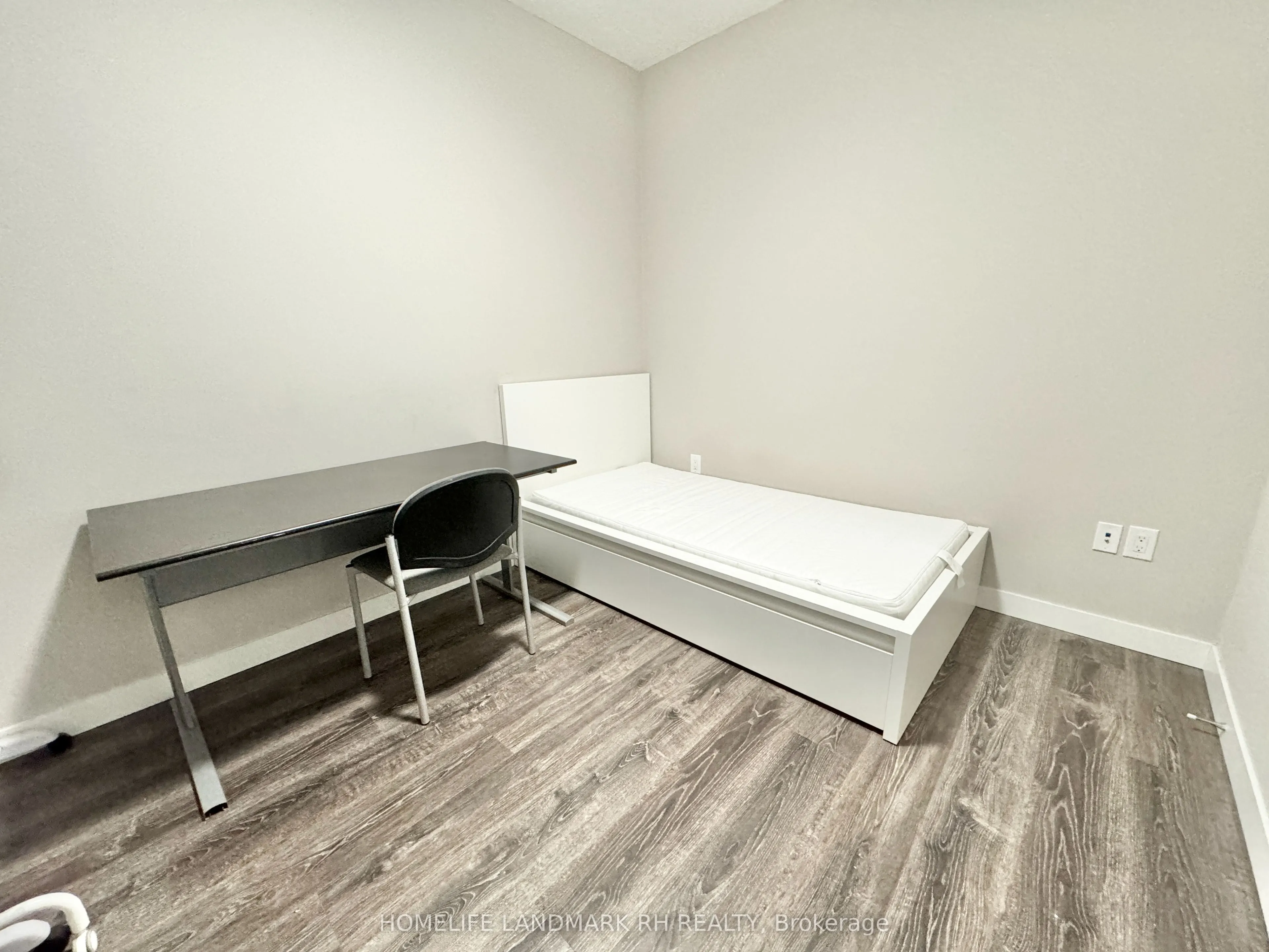 280 Lester Street #210