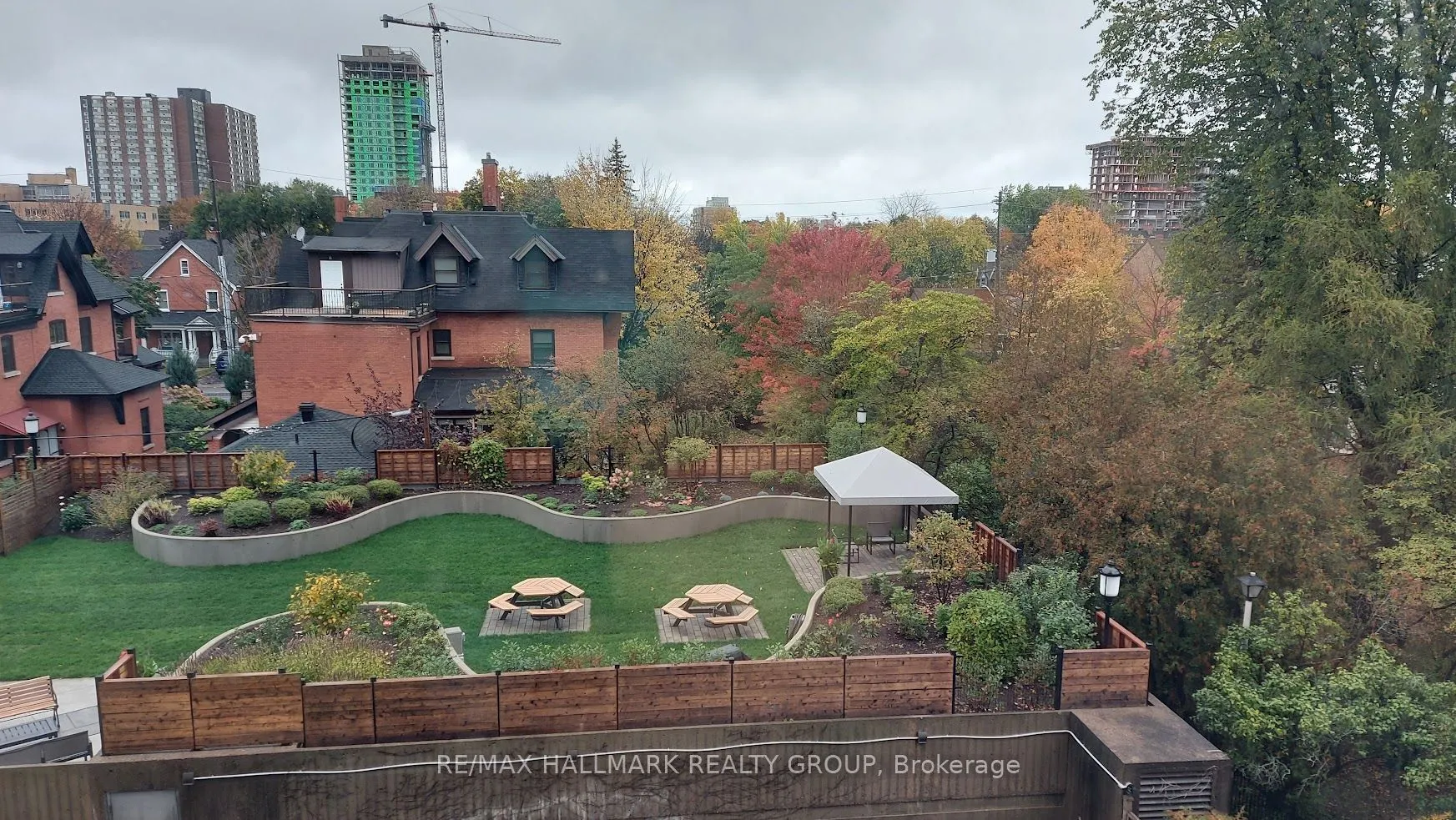 373 Laurier Avenue E, #402