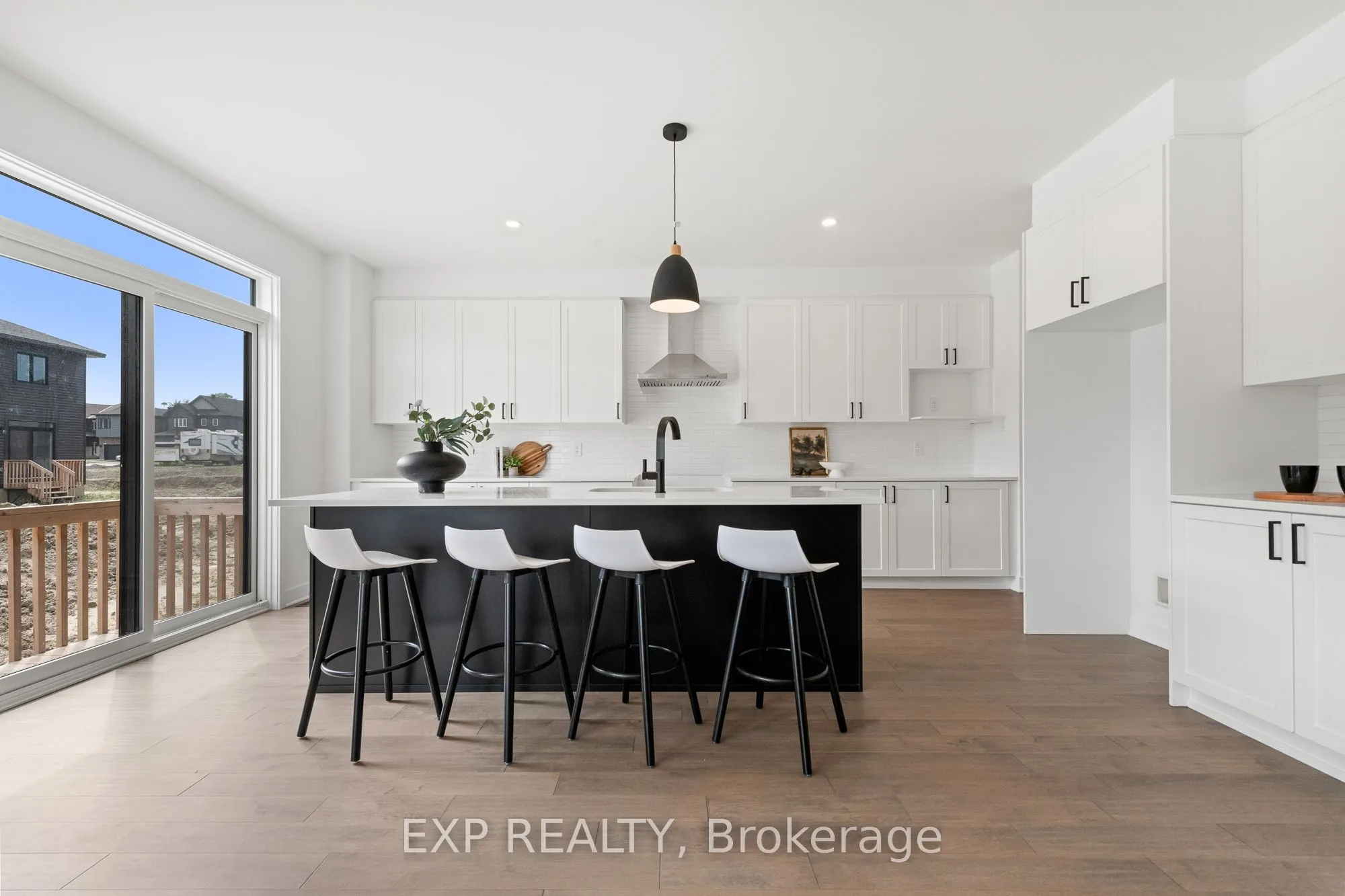 804 Ninaatik Place