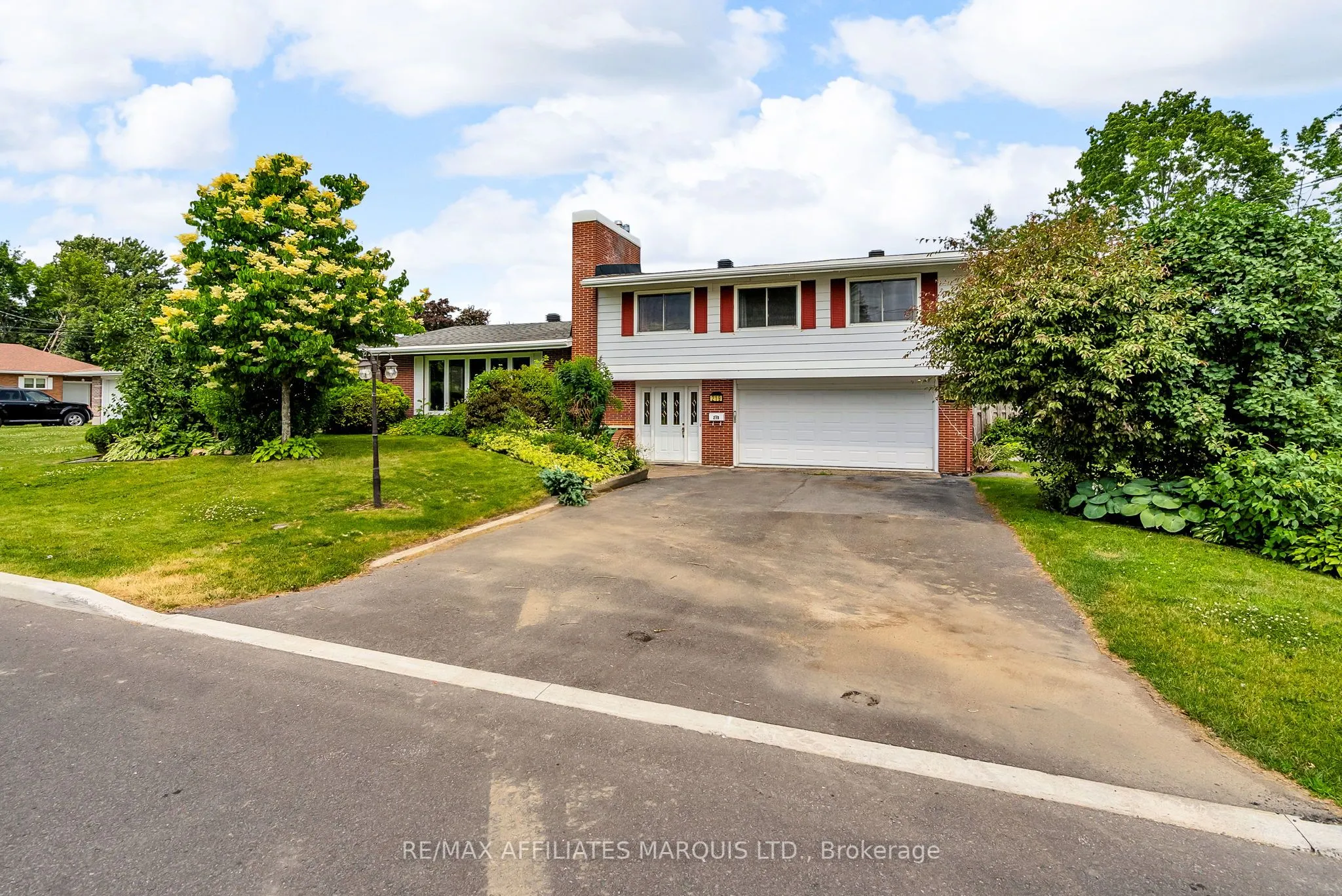 219 Pescod Avenue