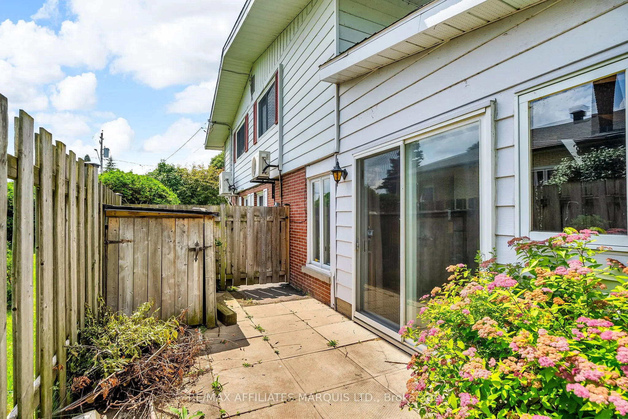 219 Pescod Avenue