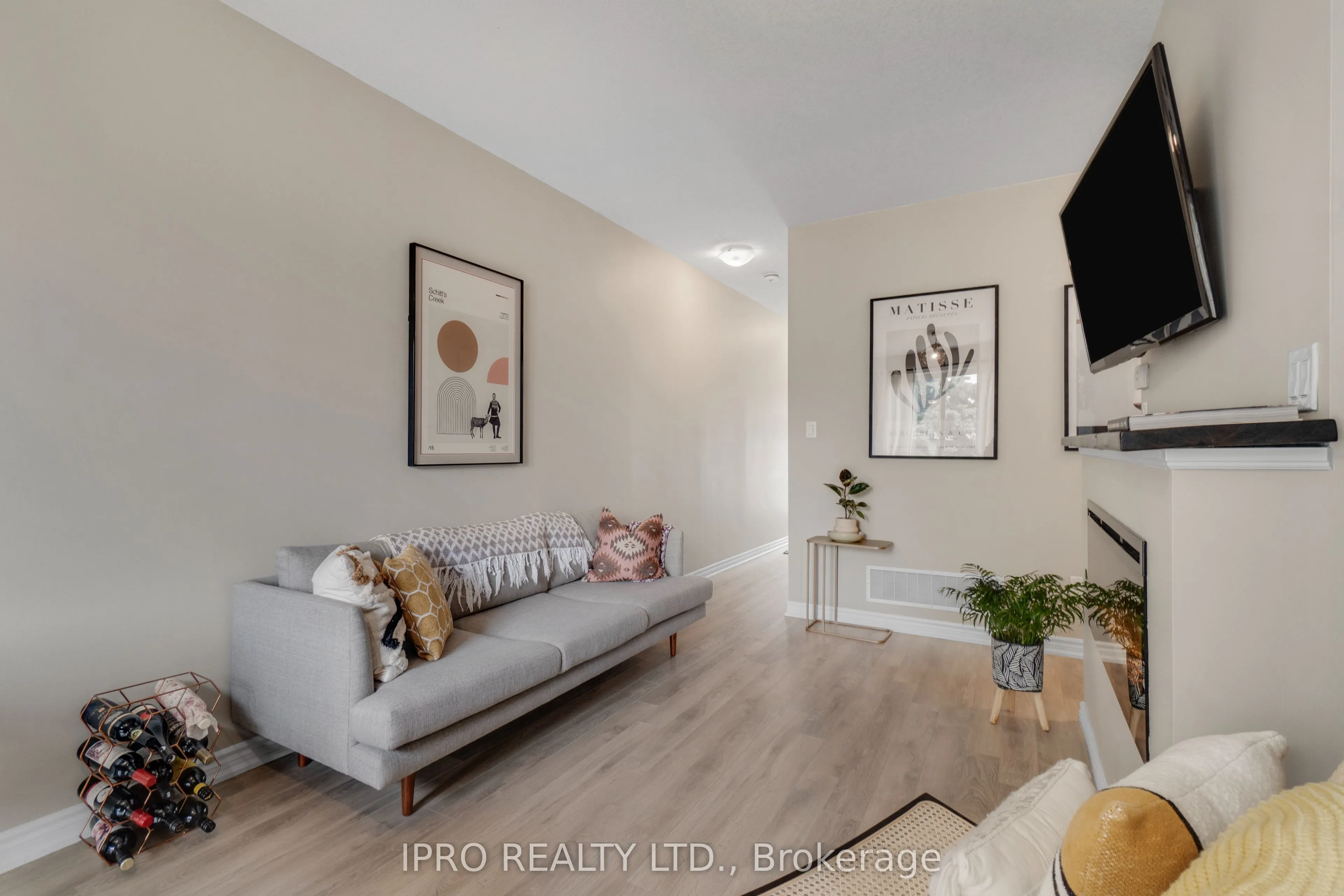 219 Dundas Street E, #46
