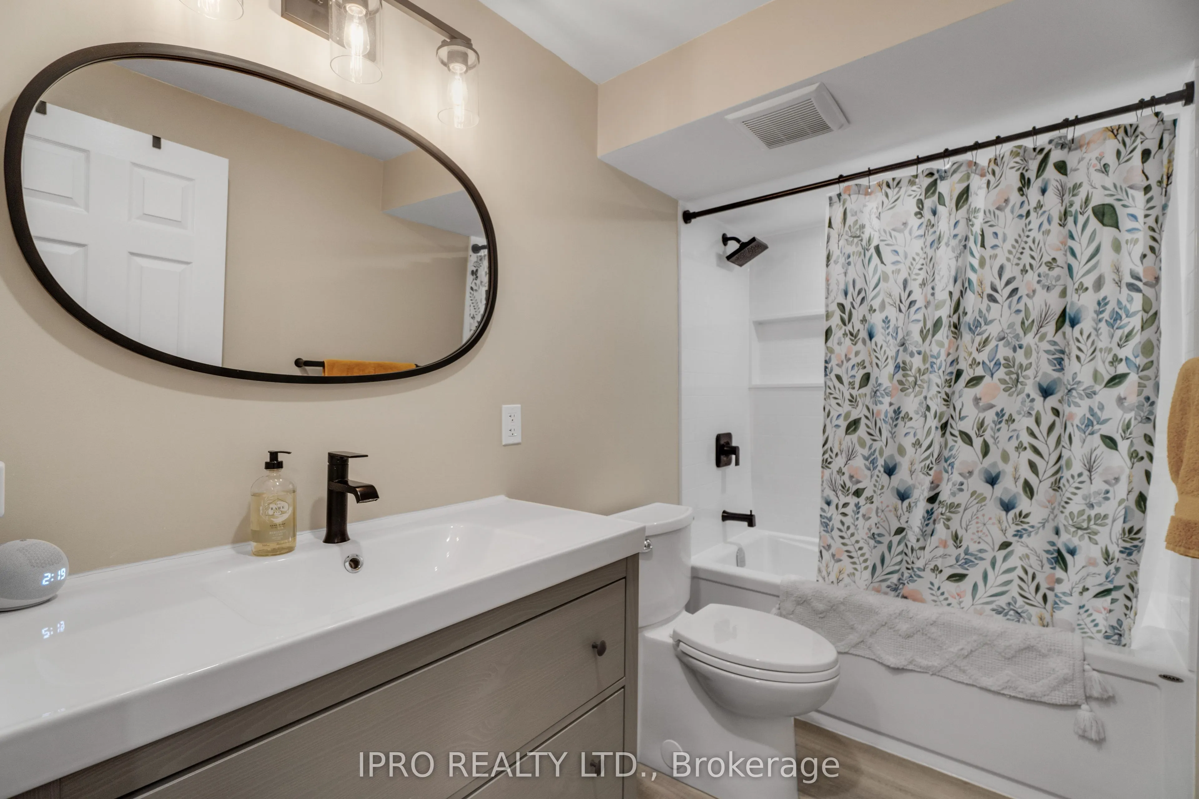 219 Dundas Street E, #46