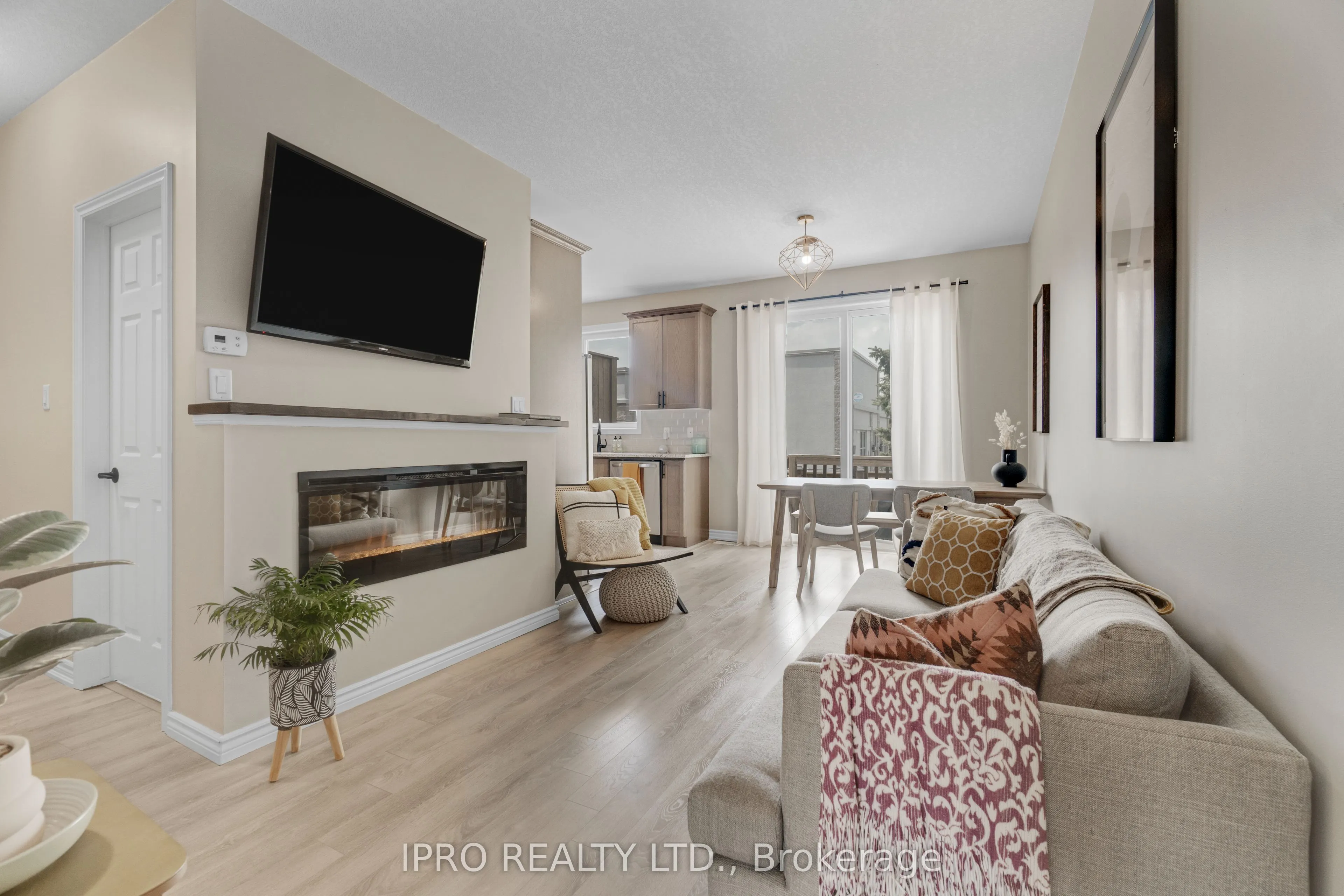 219 Dundas Street E, #46