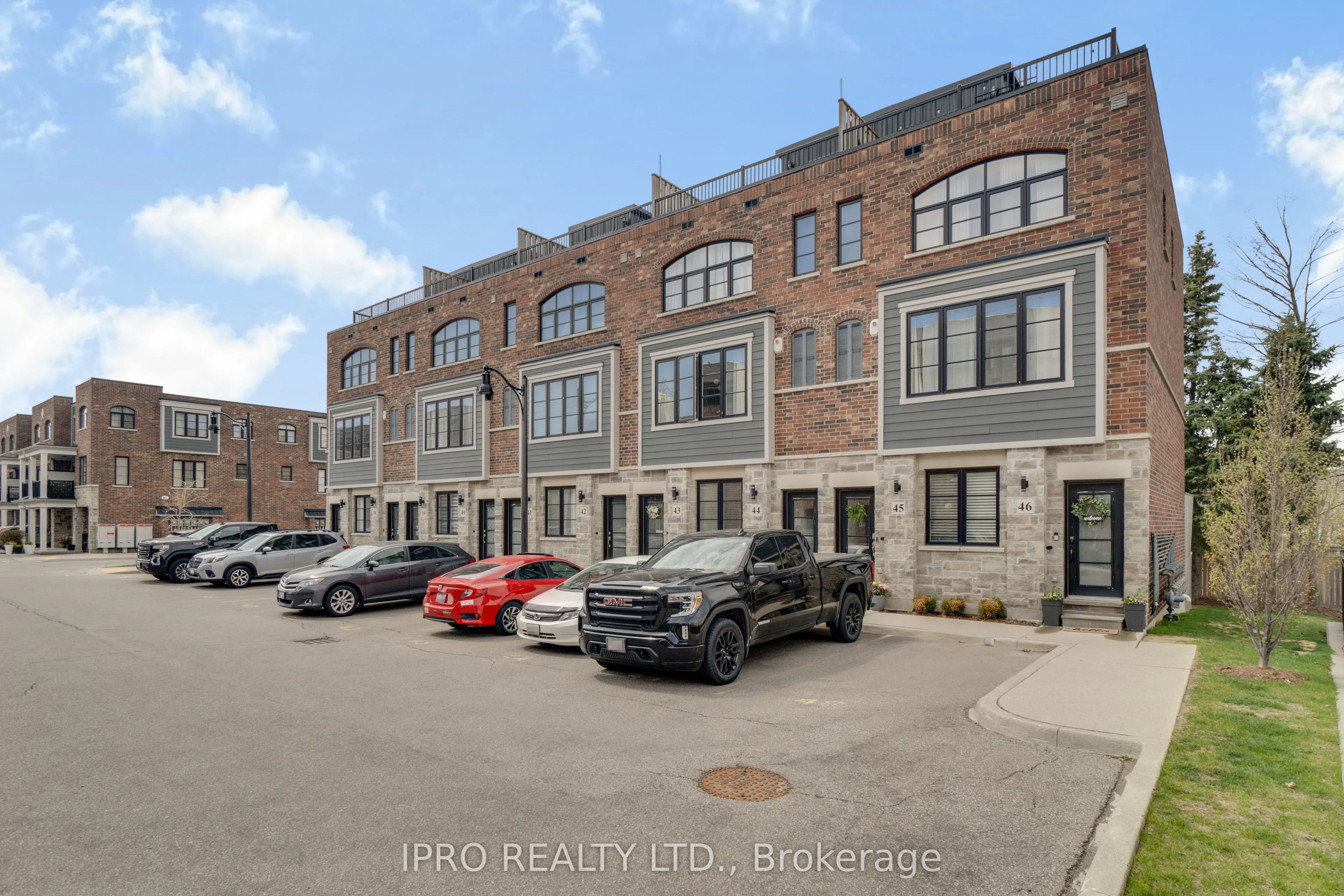 219 Dundas Street E, #46