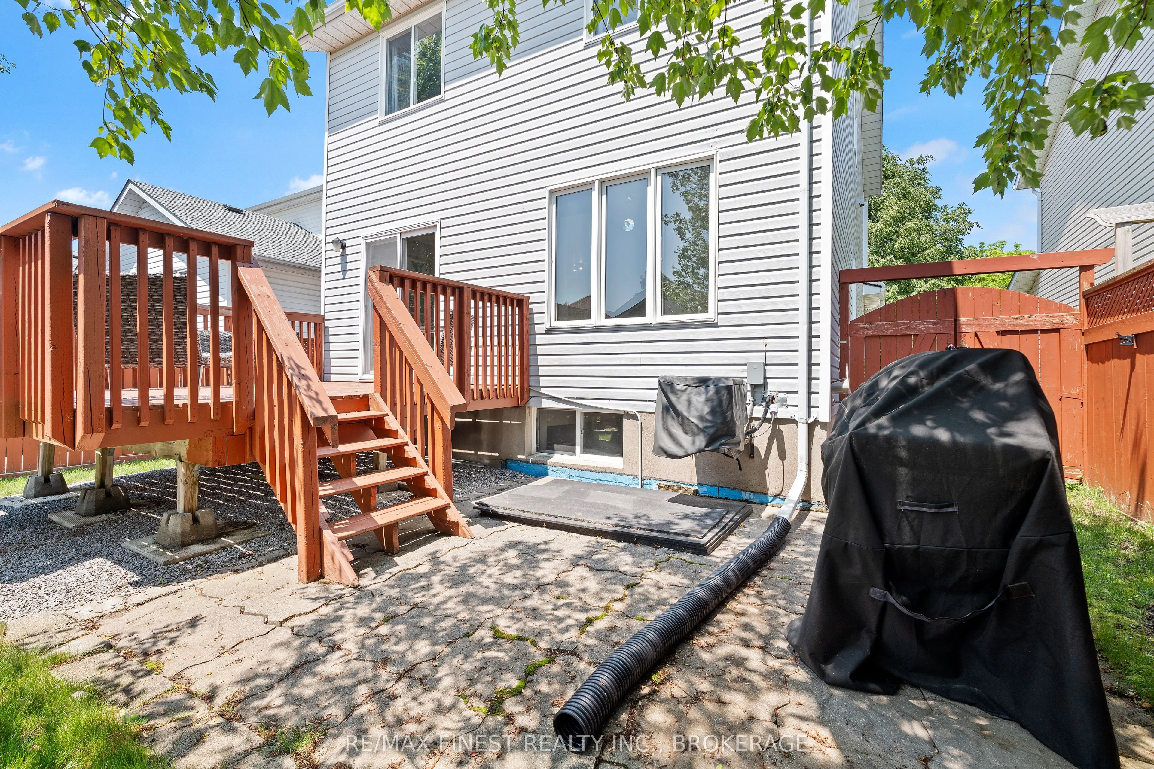981 Rainbow Crescent