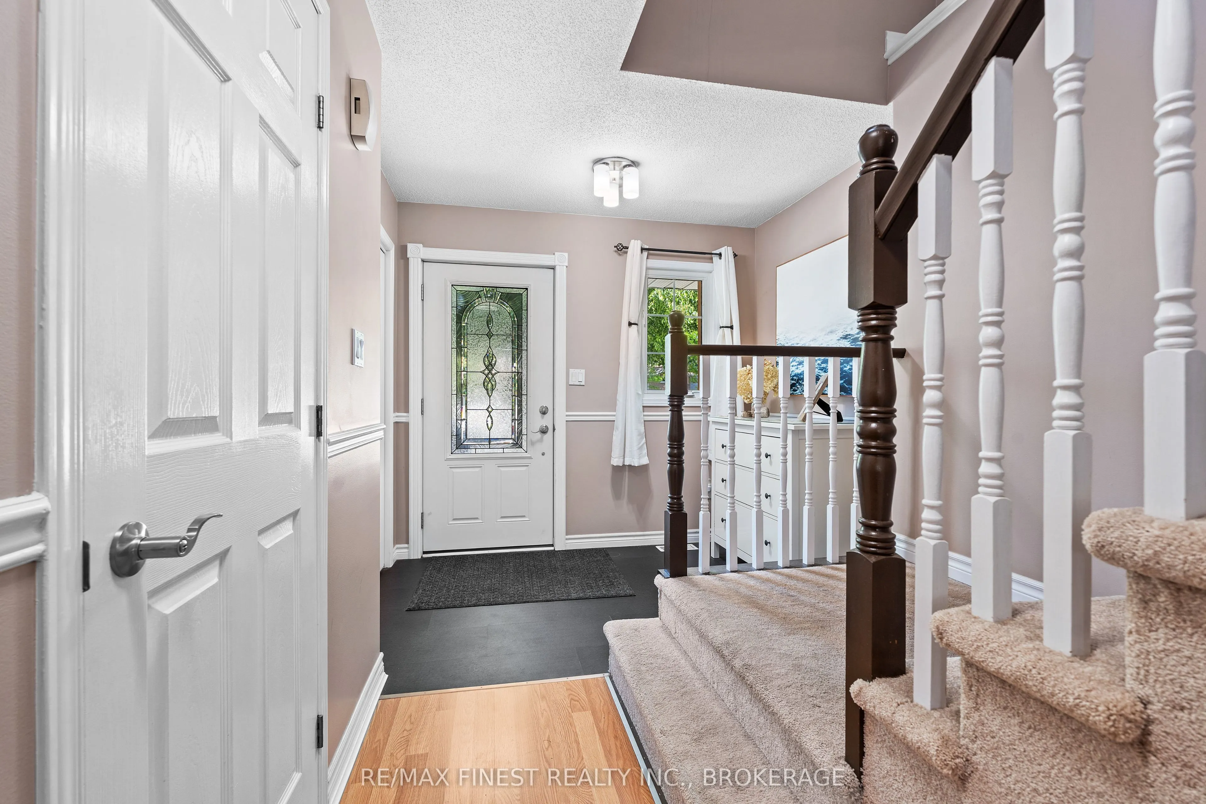 981 Rainbow Crescent