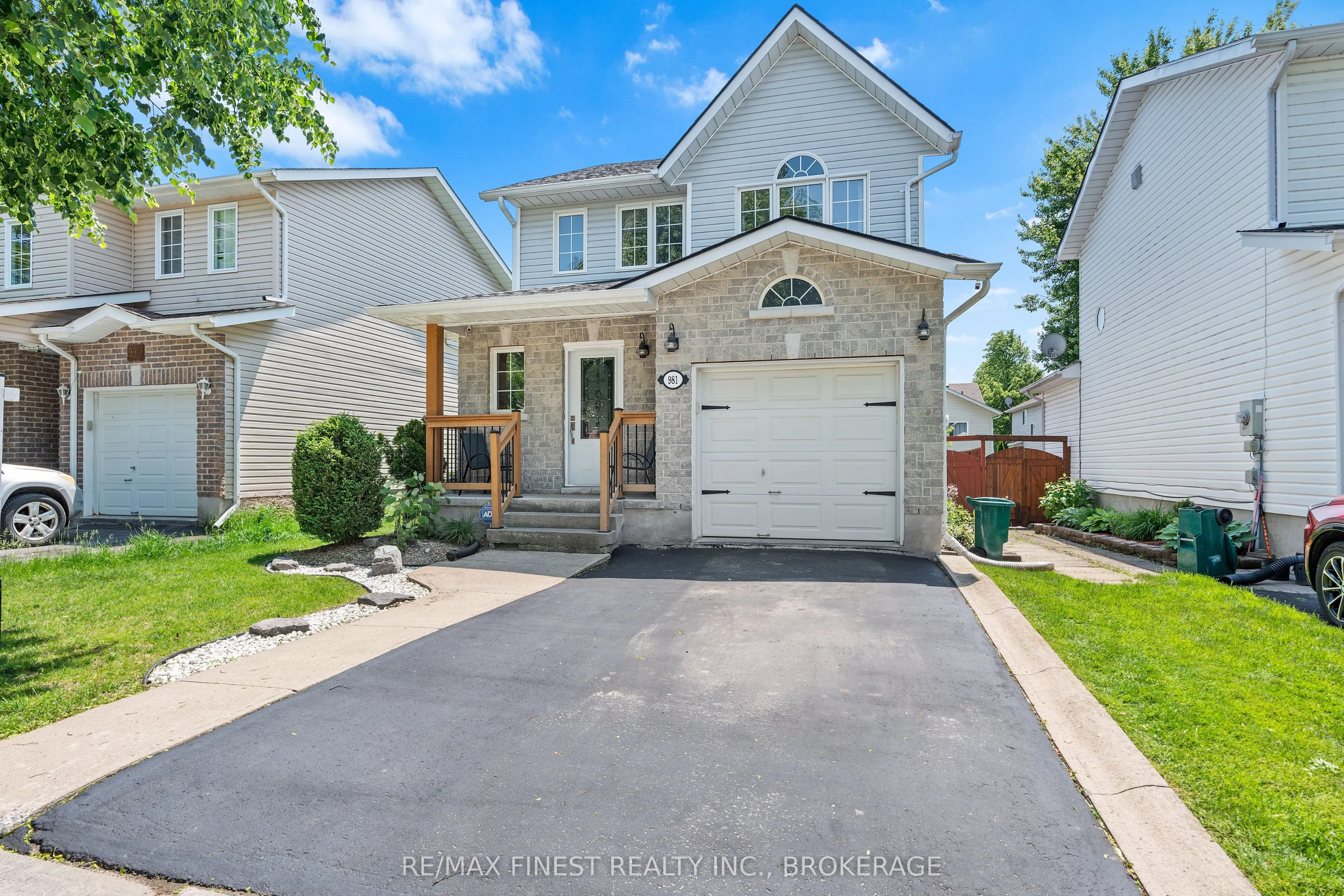 981 Rainbow Crescent