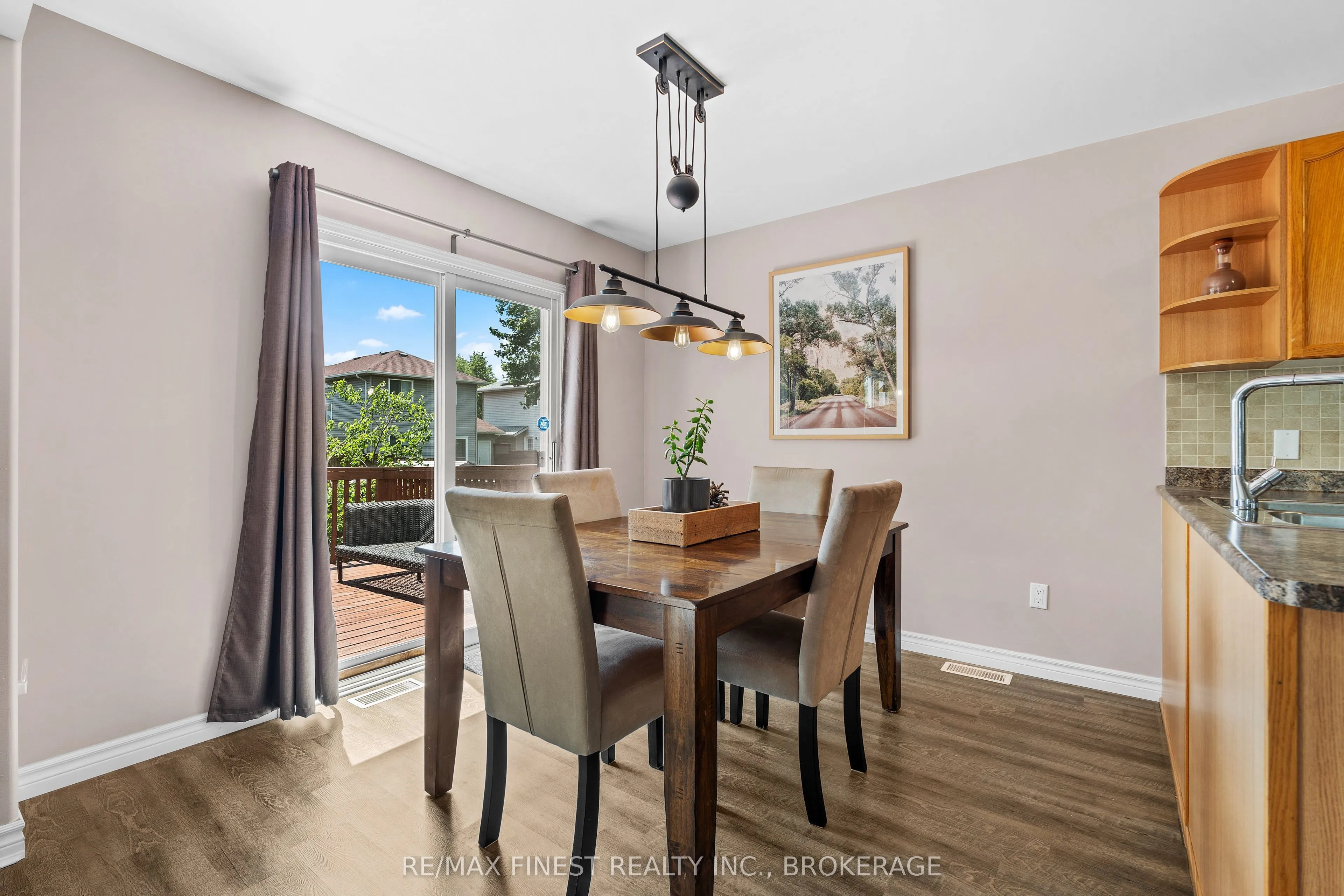 981 Rainbow Crescent