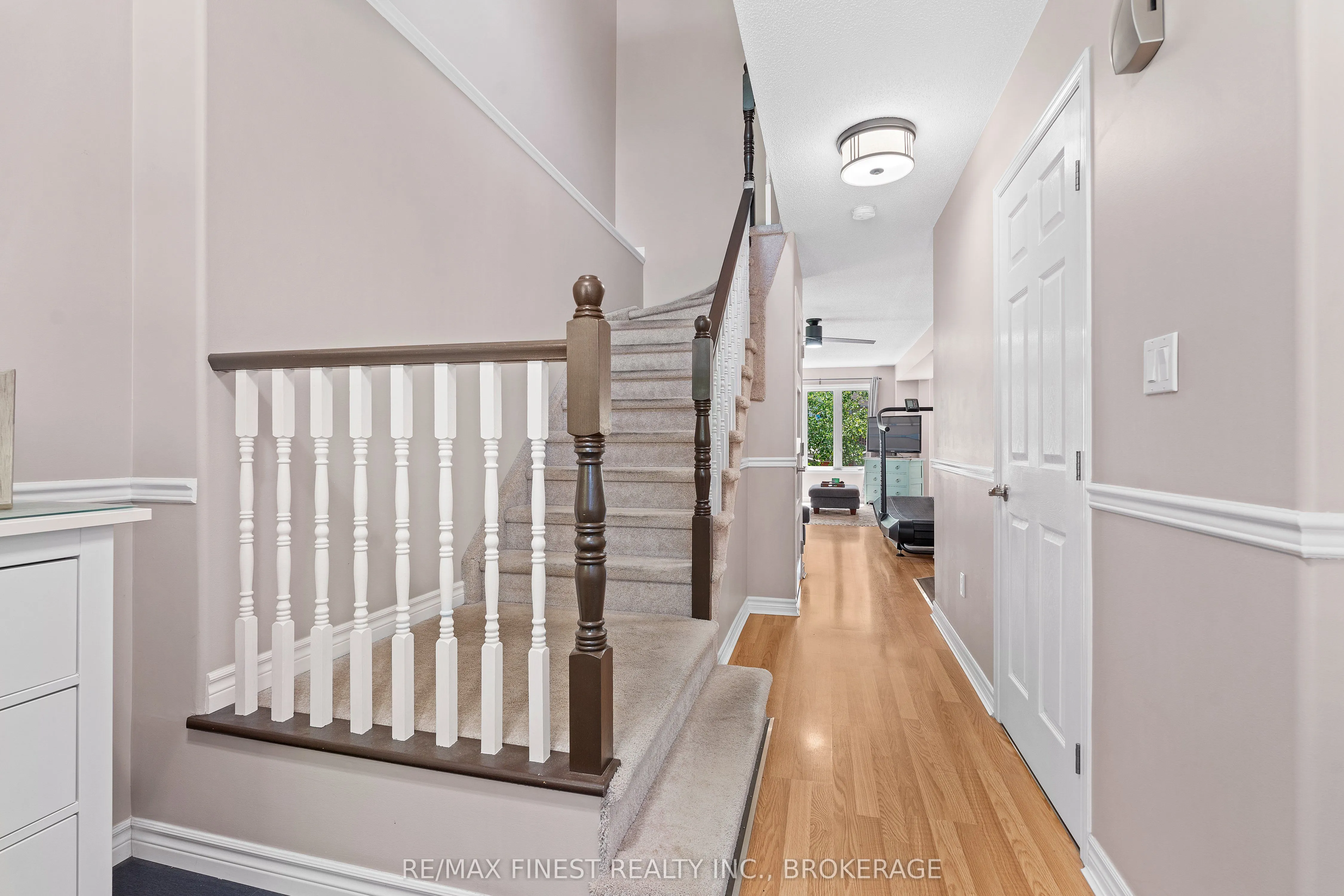 981 Rainbow Crescent