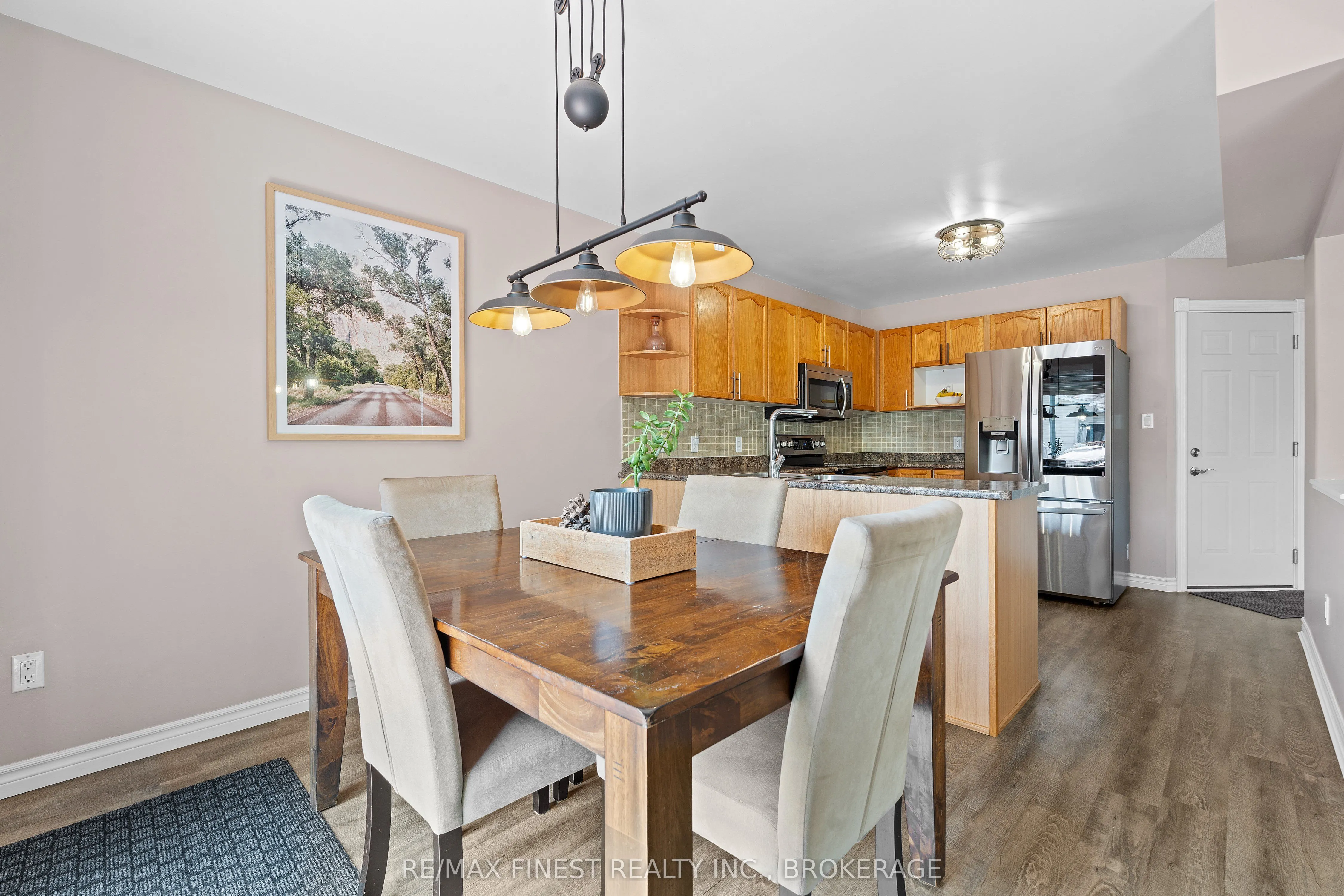 981 Rainbow Crescent