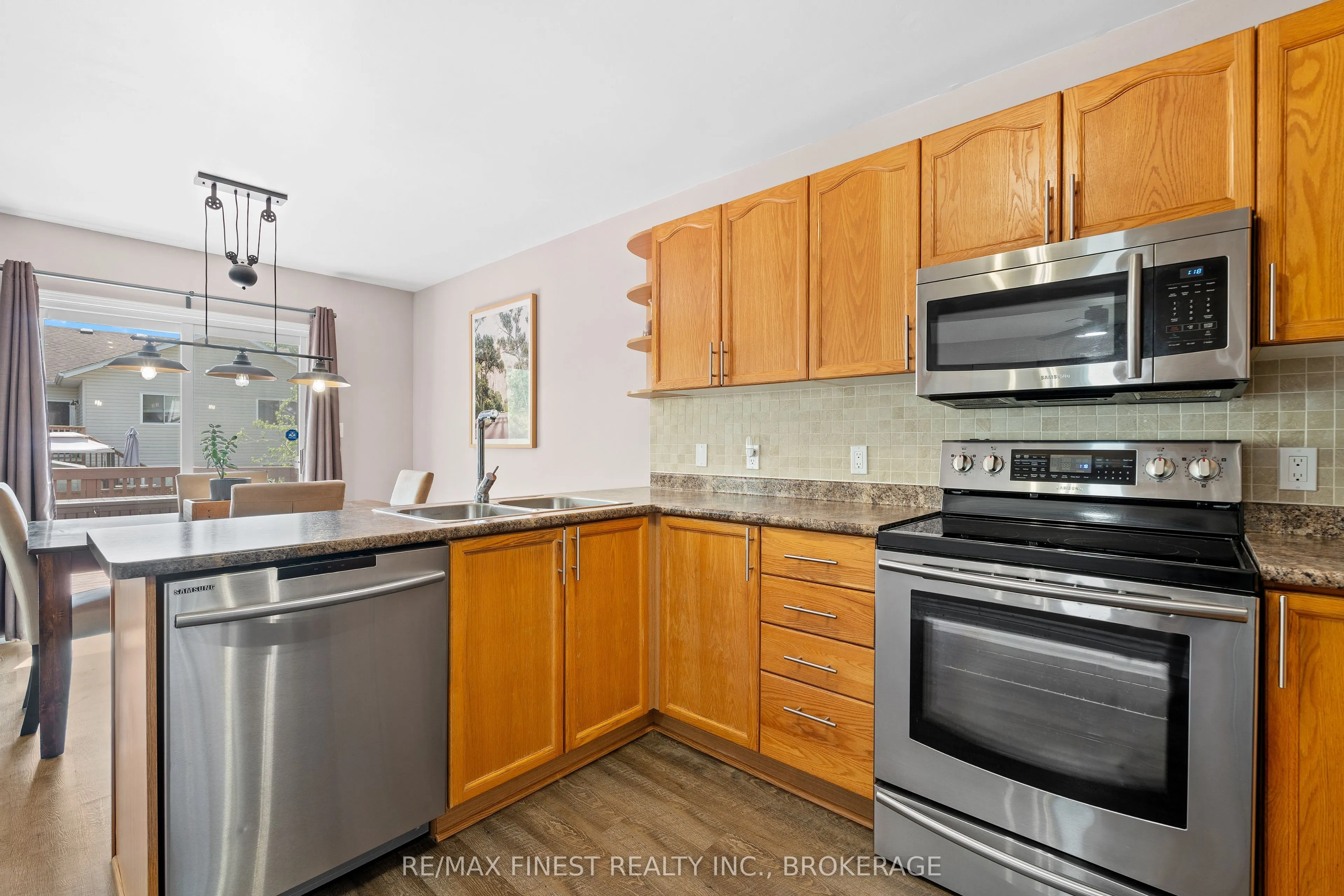 981 Rainbow Crescent
