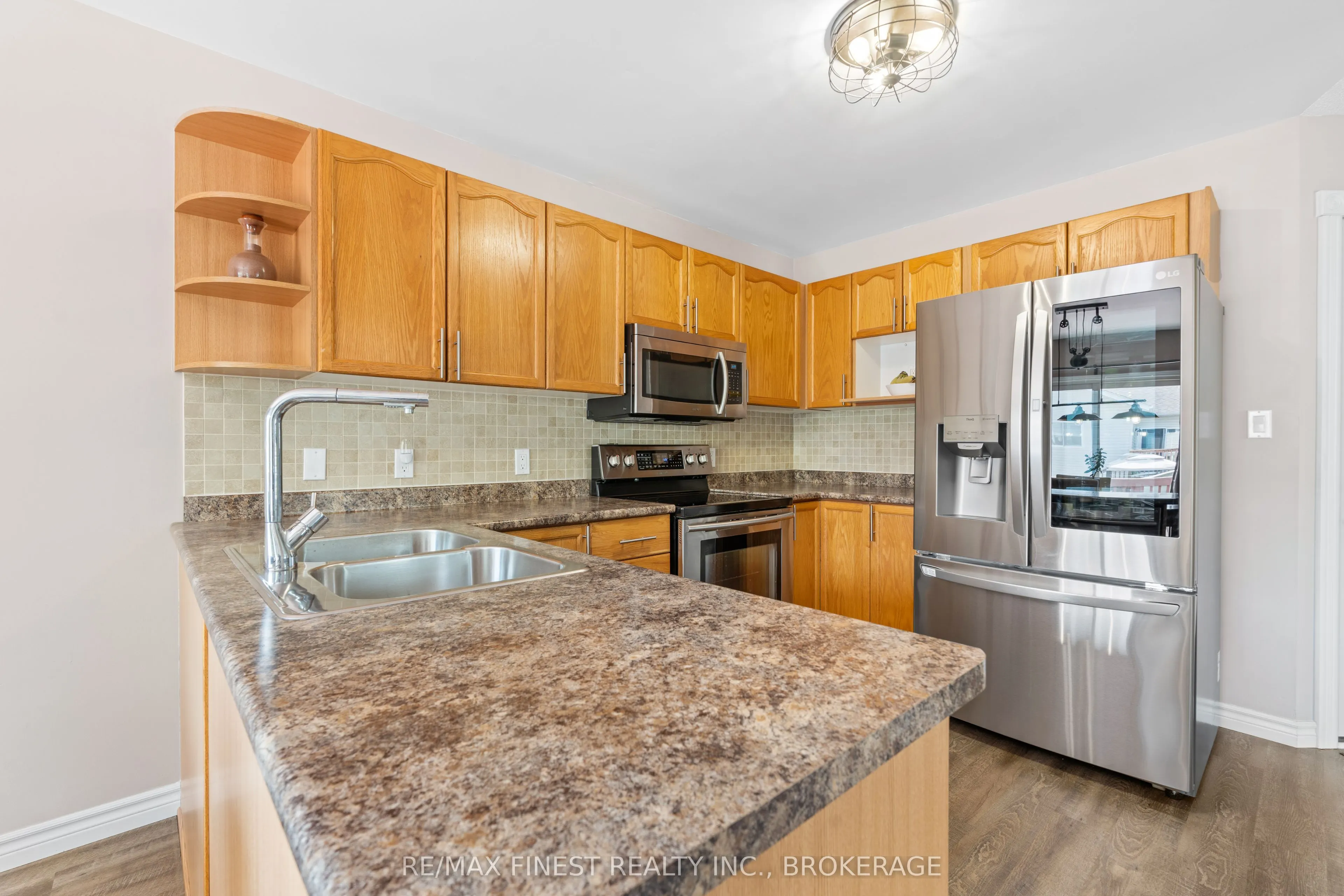 981 Rainbow Crescent