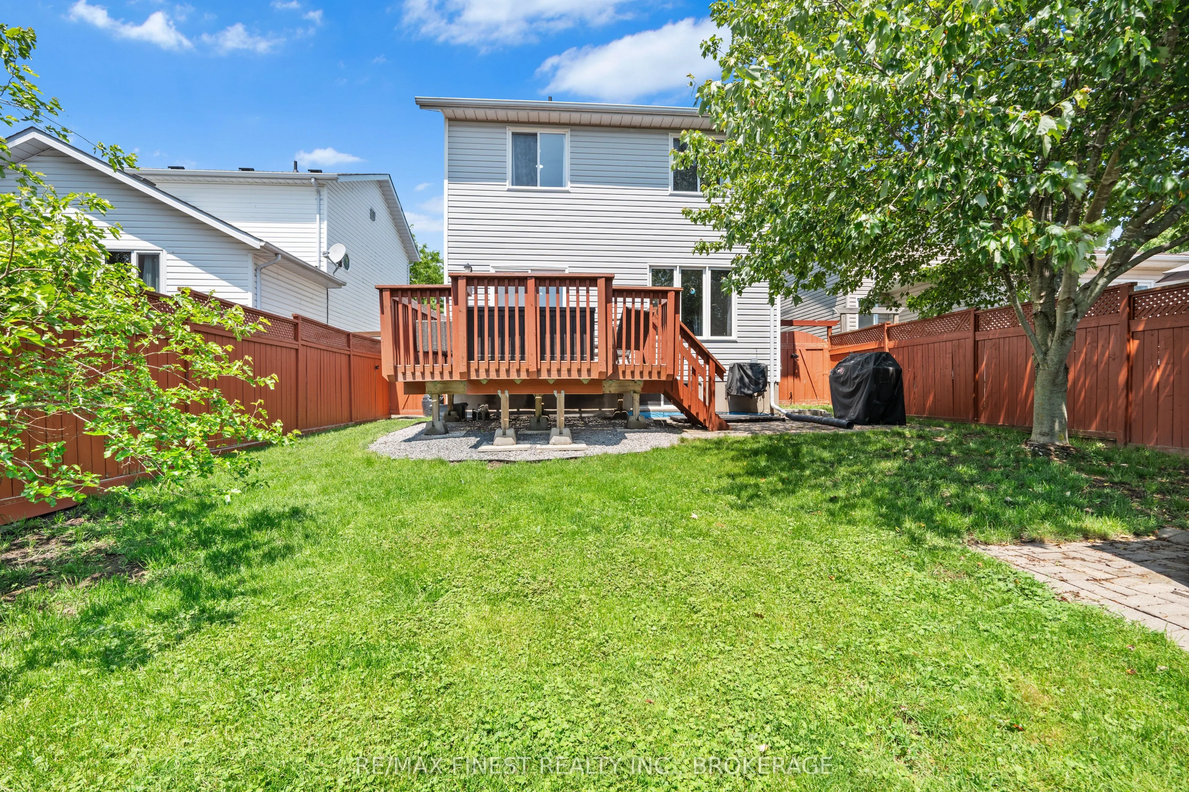 981 Rainbow Crescent