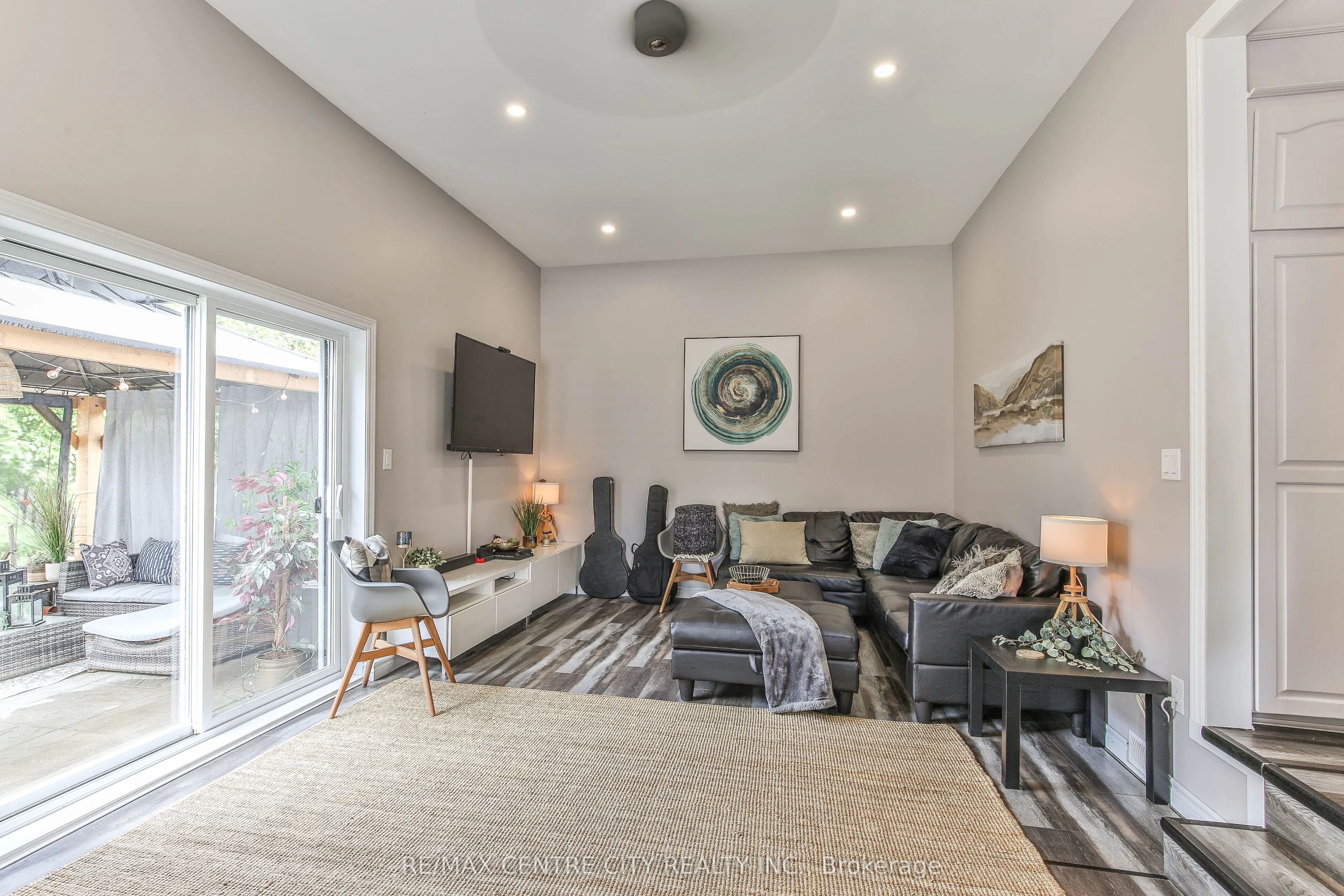 13 Potters Road N
