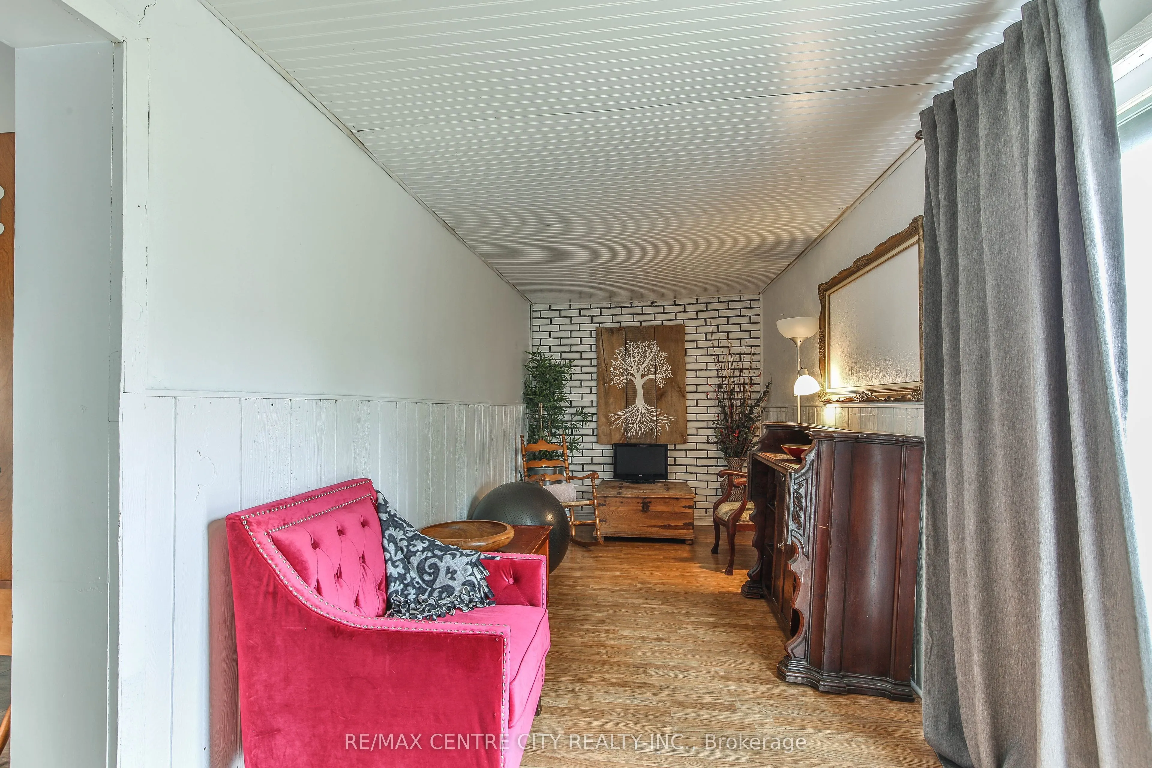 13 Potters Road N