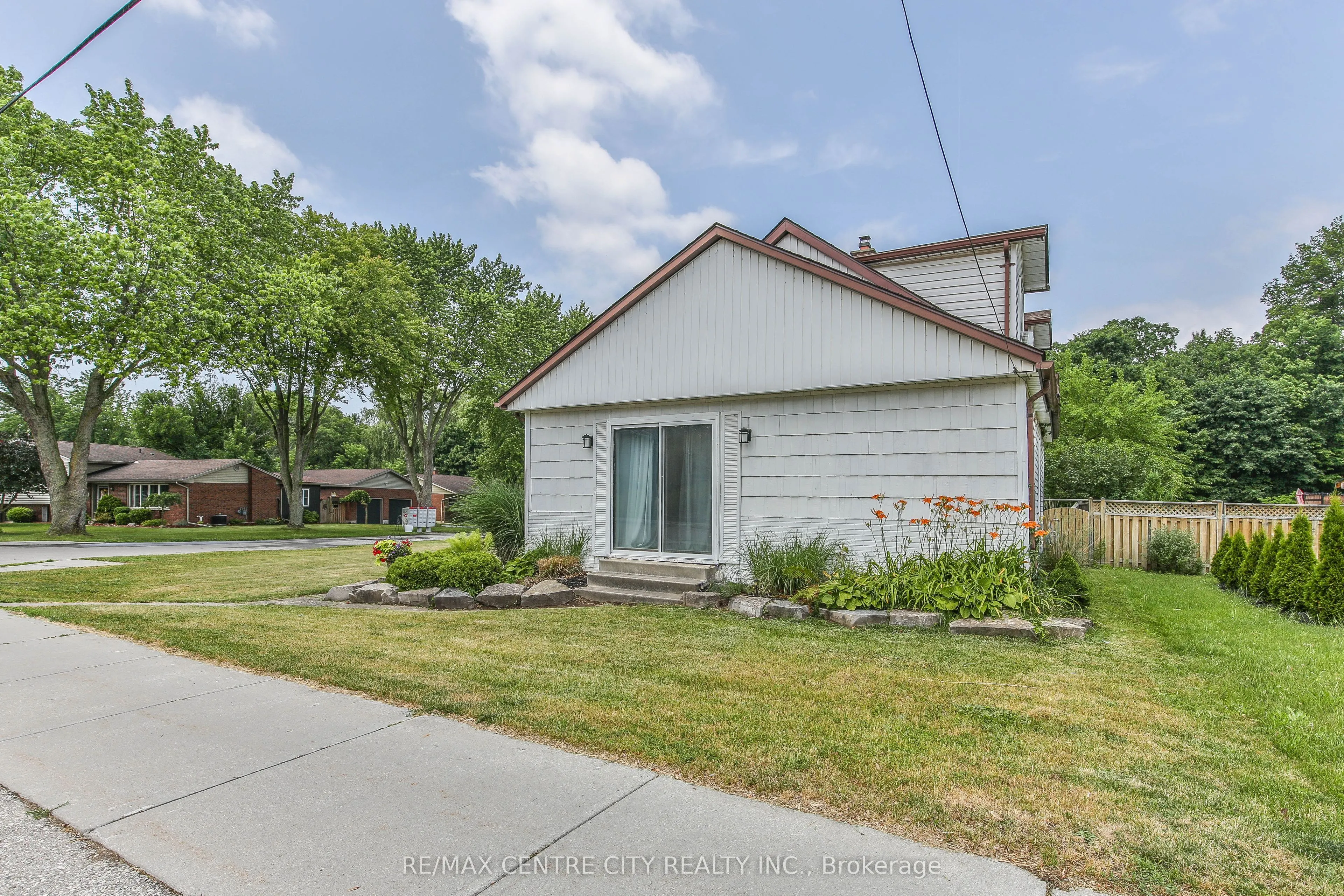 13 Potters Road N