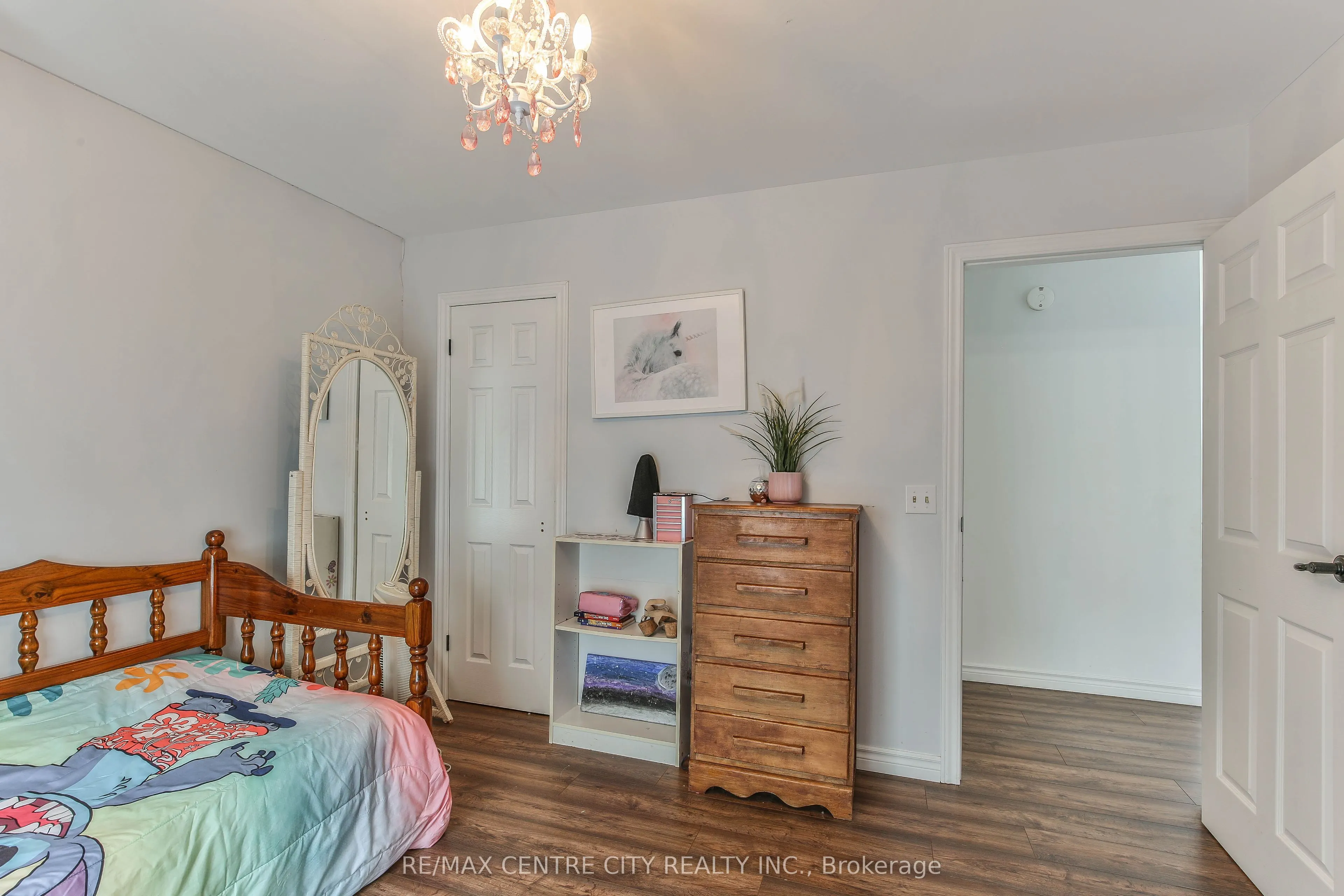13 Potters Road N