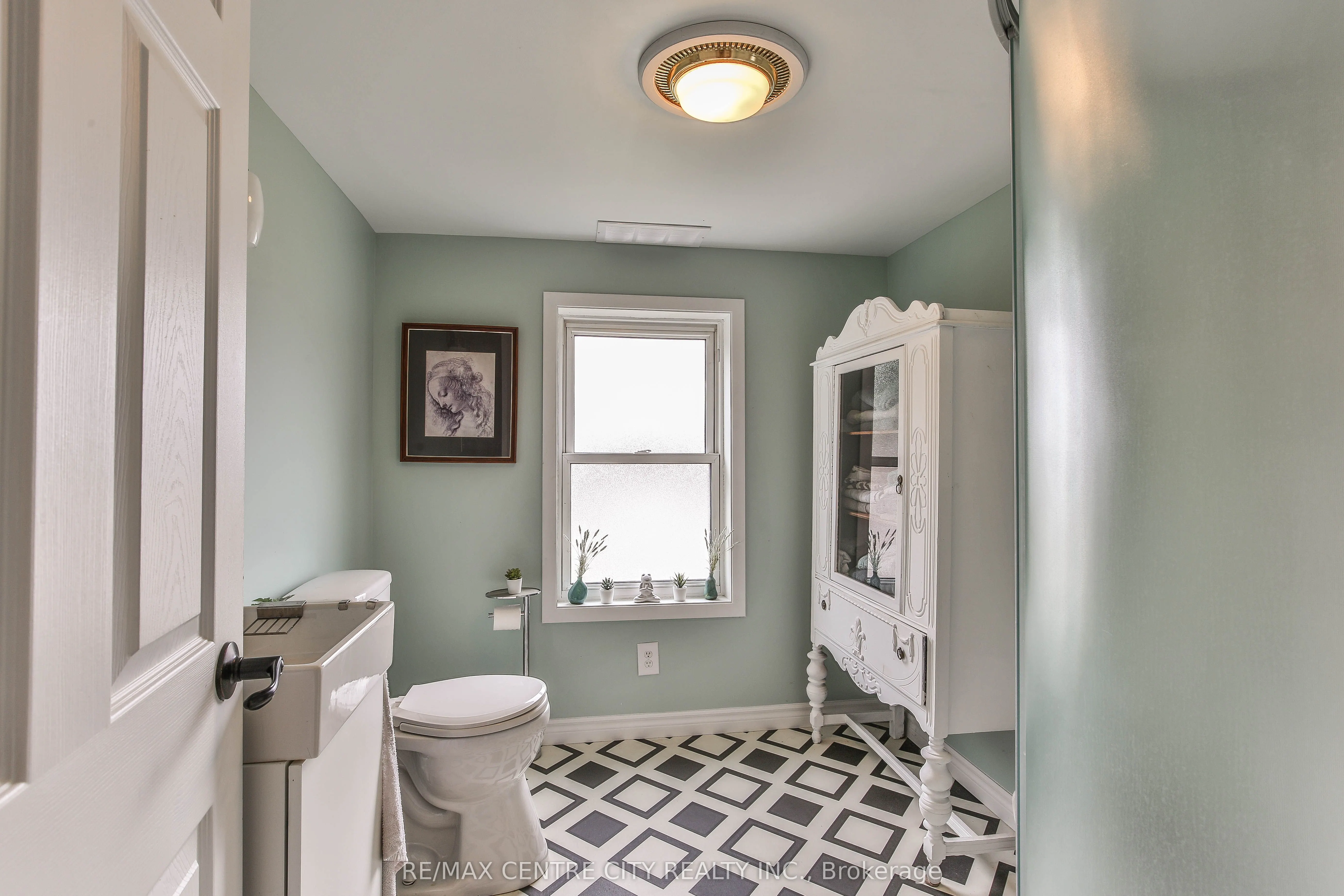 13 Potters Road N