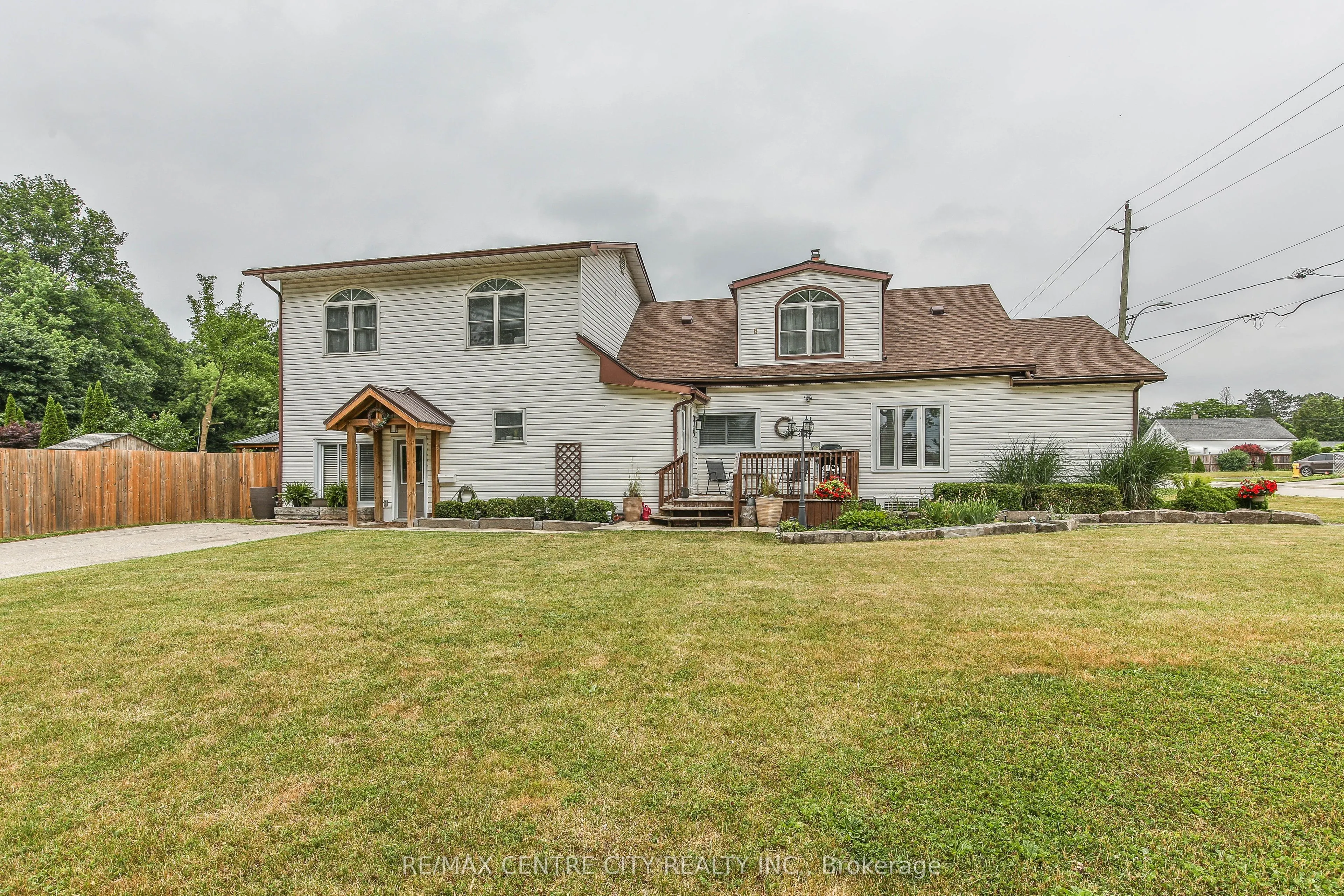 13 Potters Road N