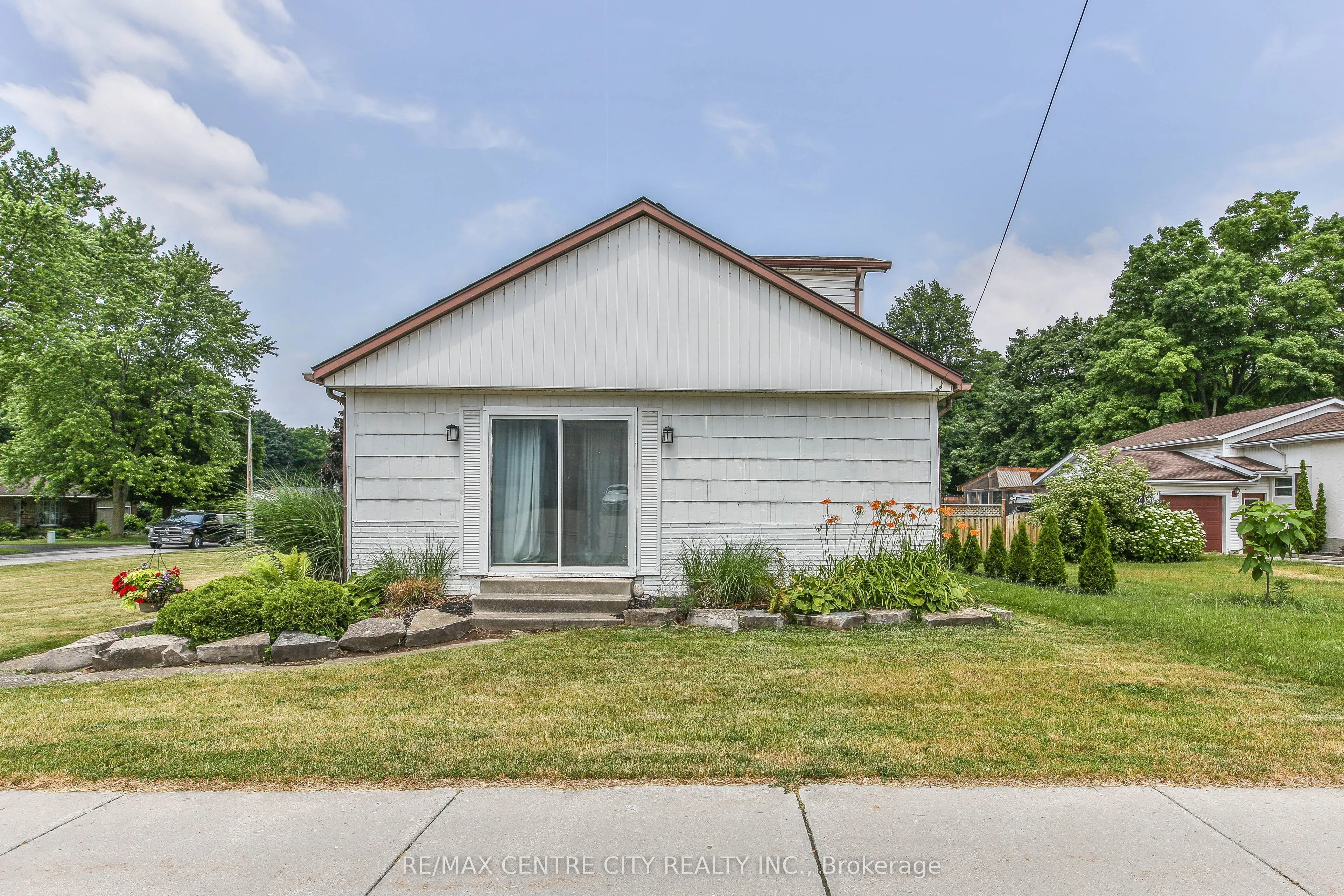 13 Potters Road N