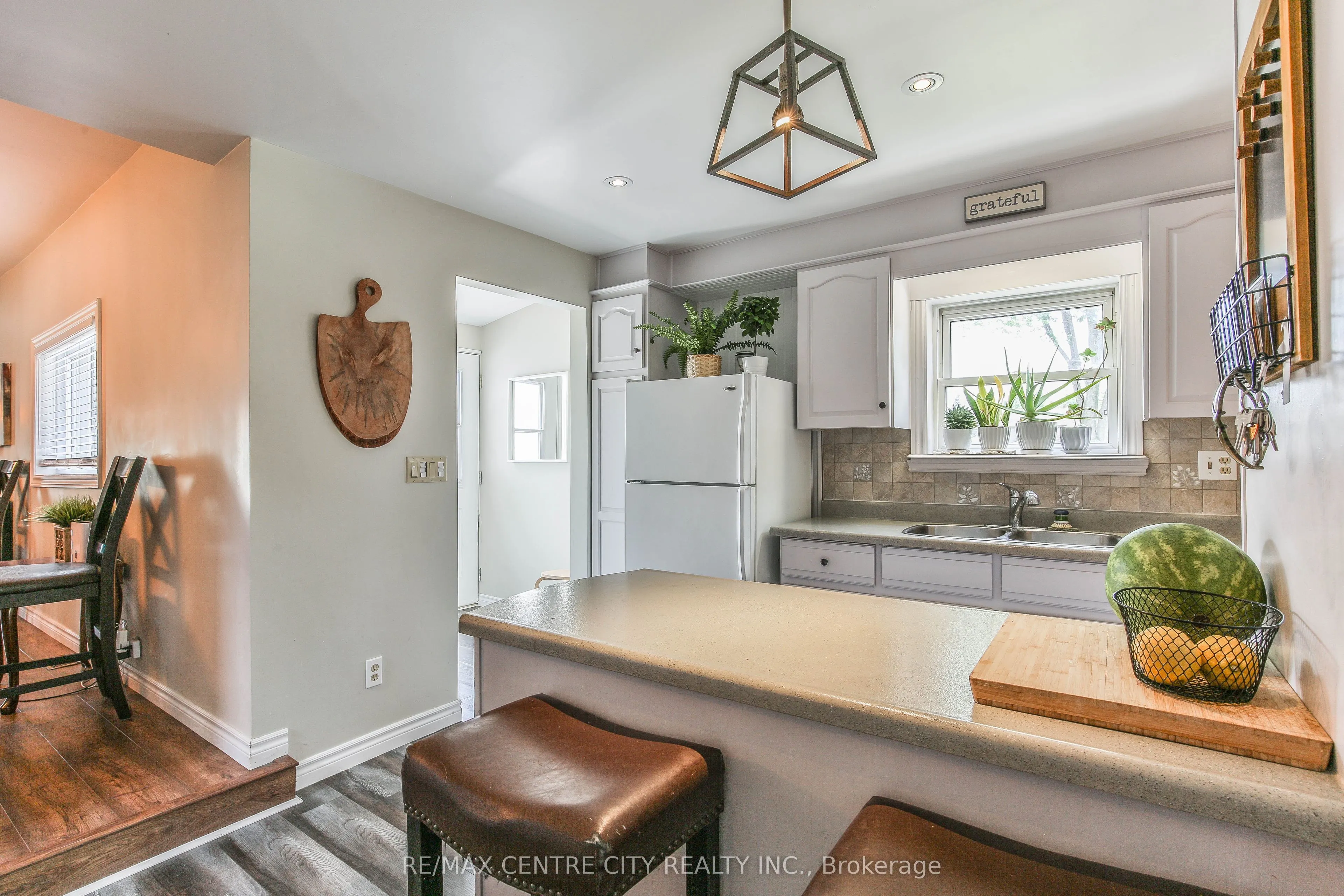 13 Potters Road N
