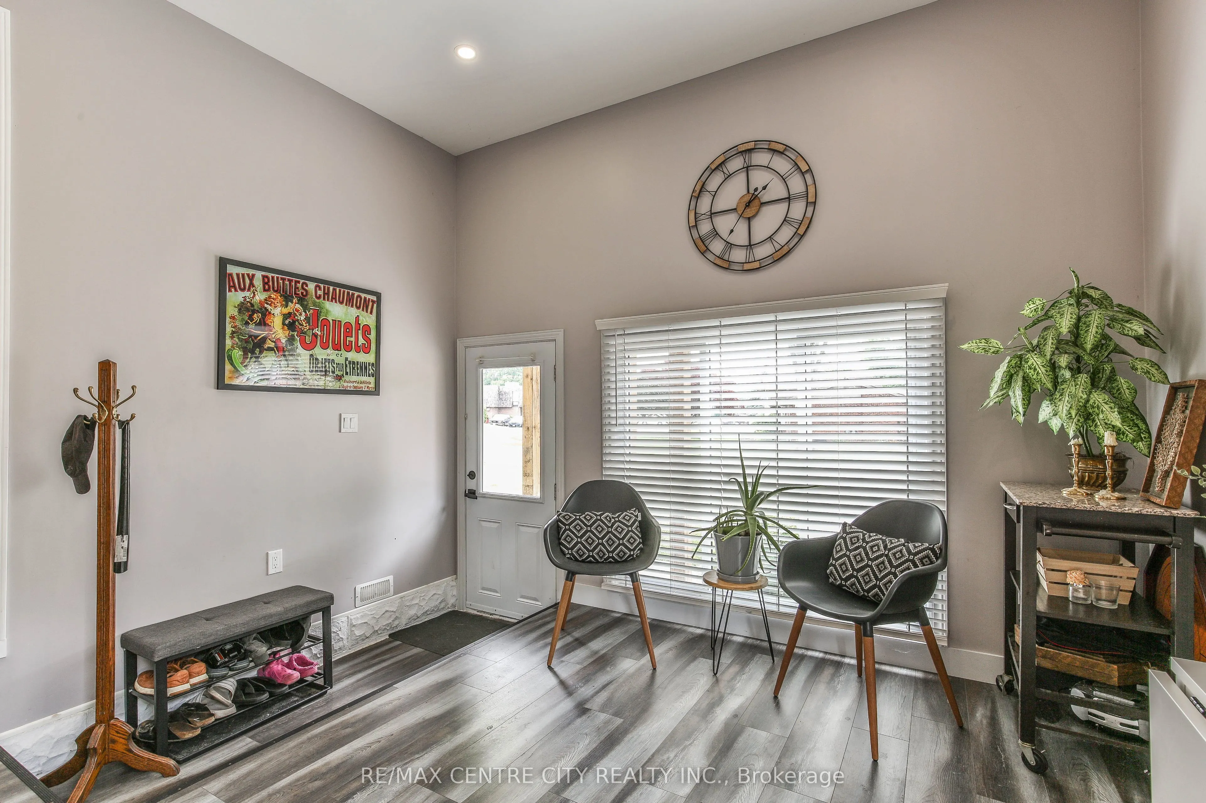 13 Potters Road N