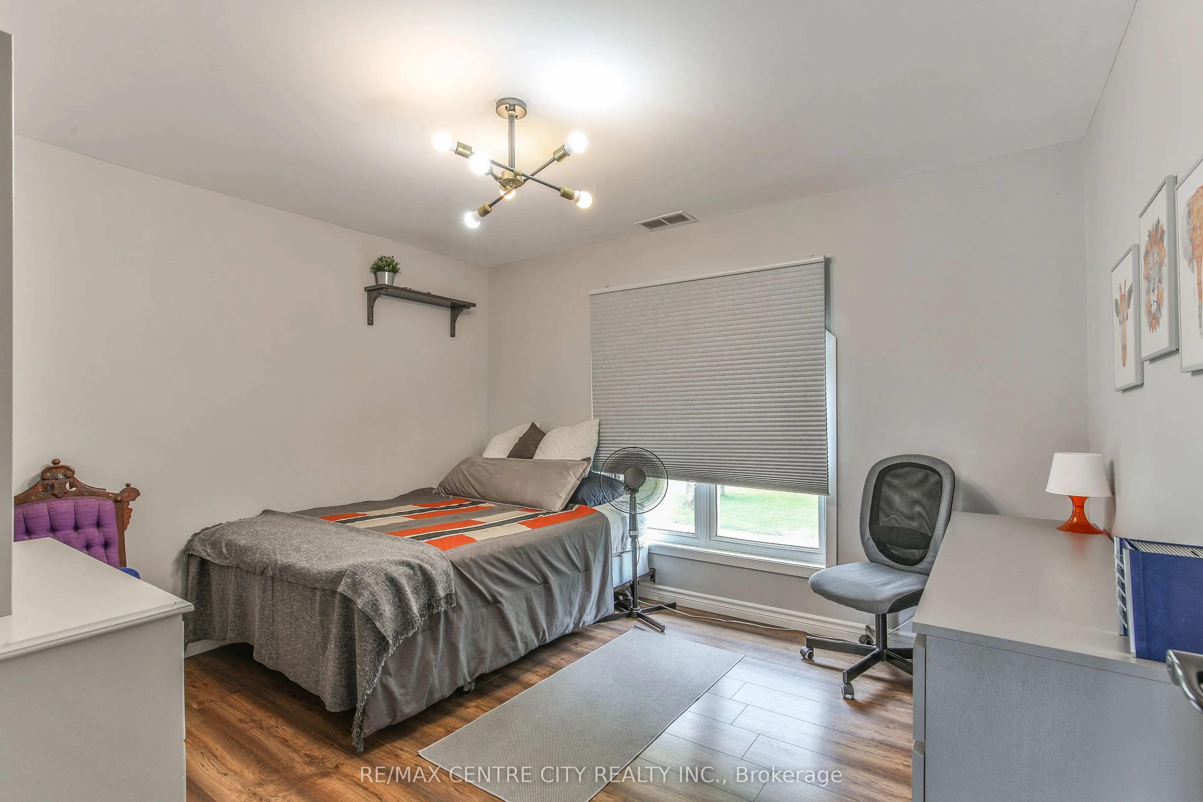 13 Potters Road N