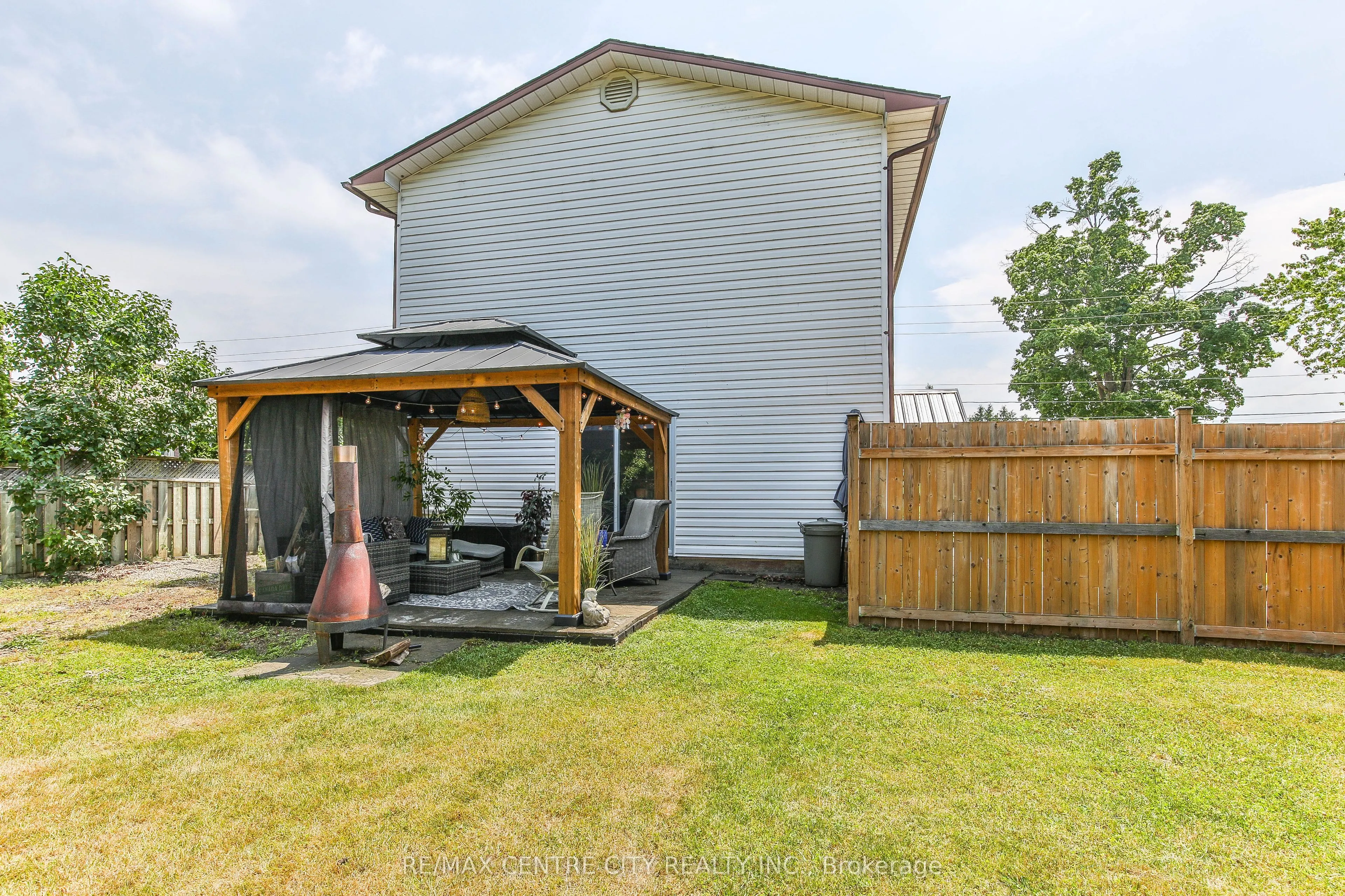 13 Potters Road N