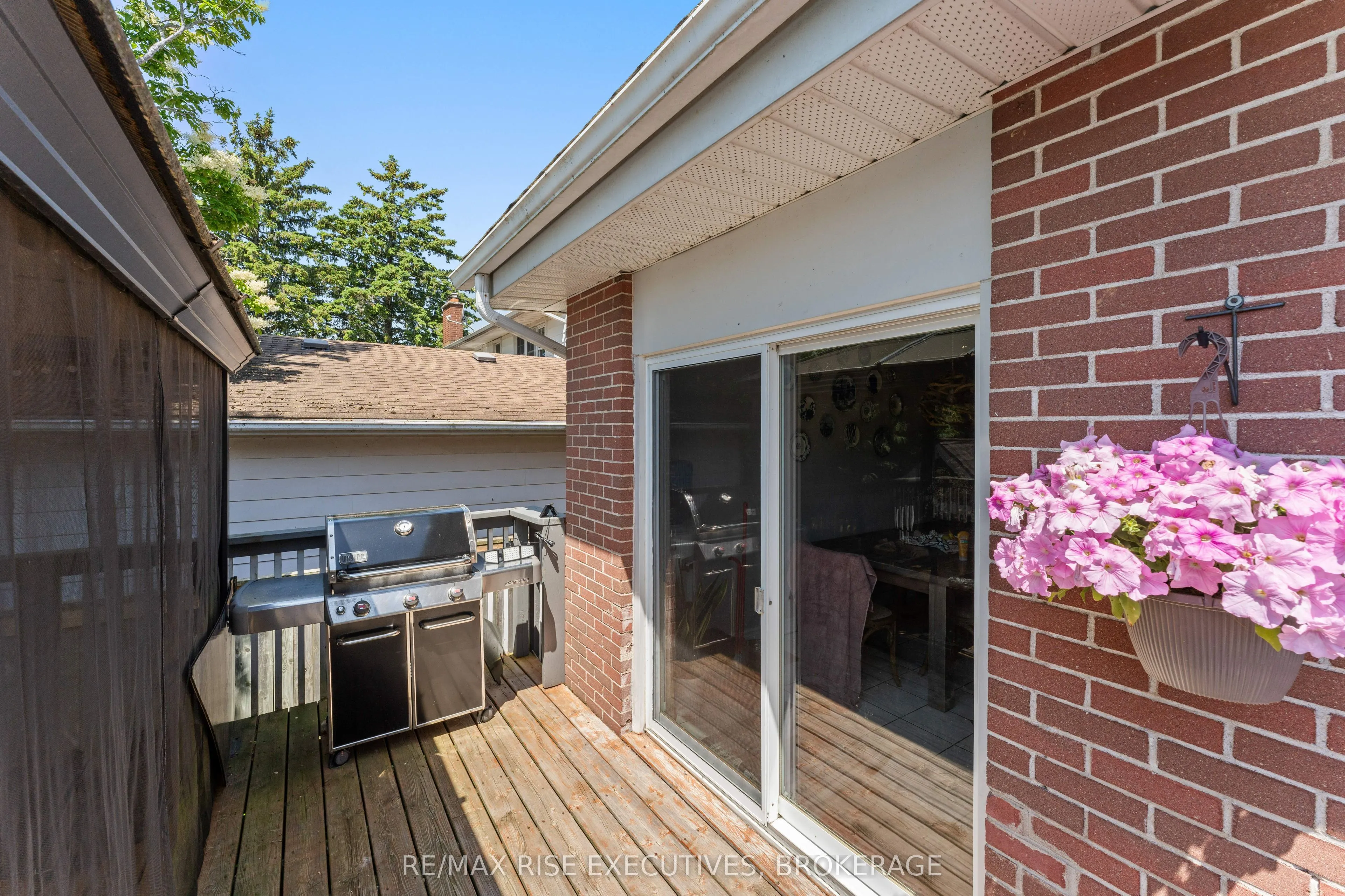 883 Percy Crescent