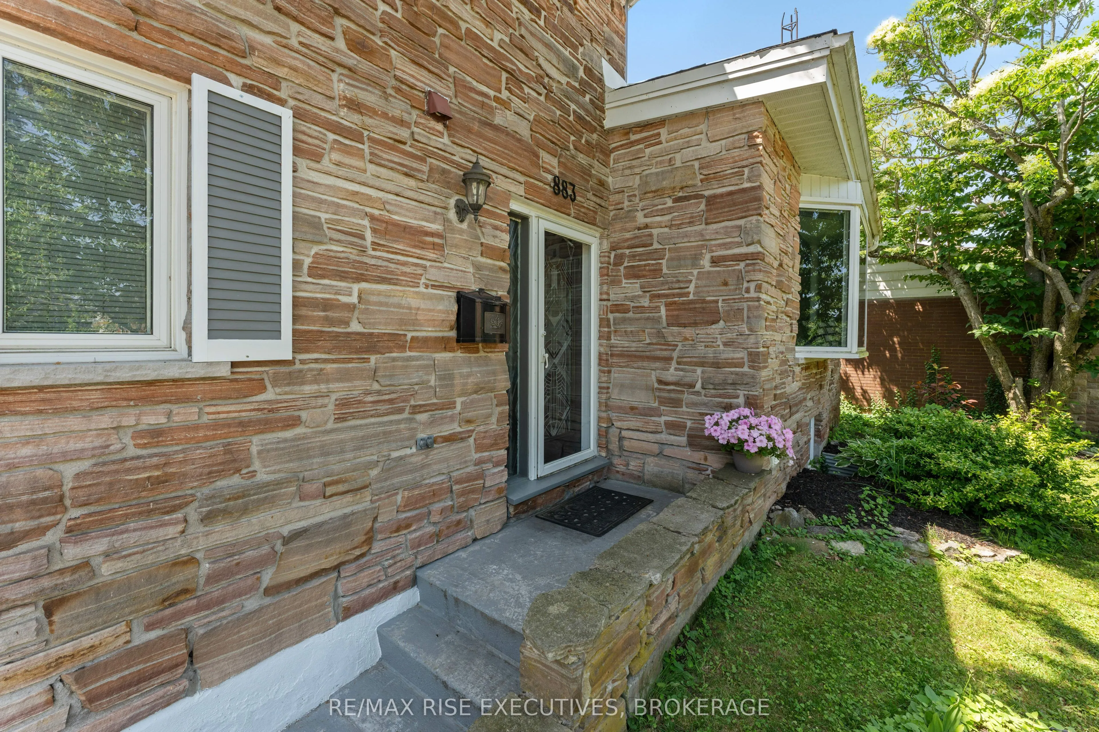 883 Percy Crescent
