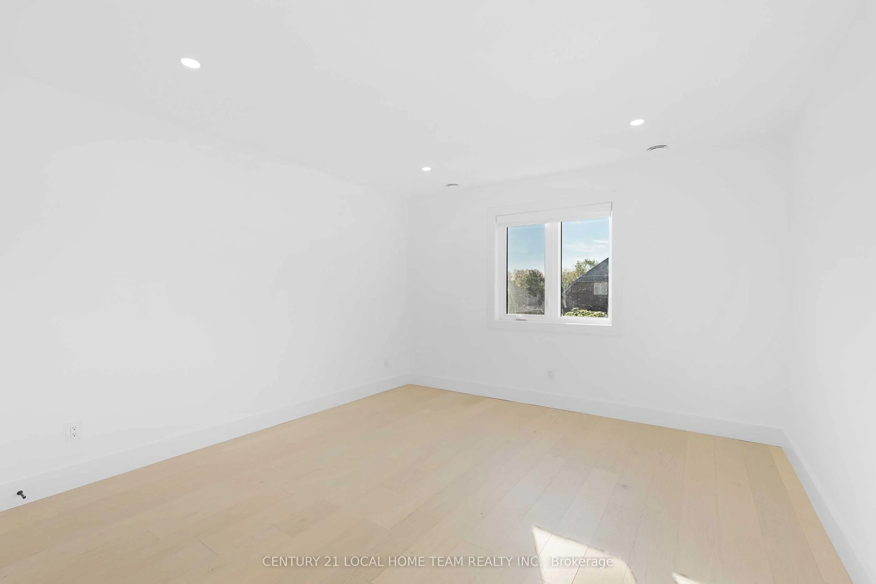 532 Mountbatten Crescent