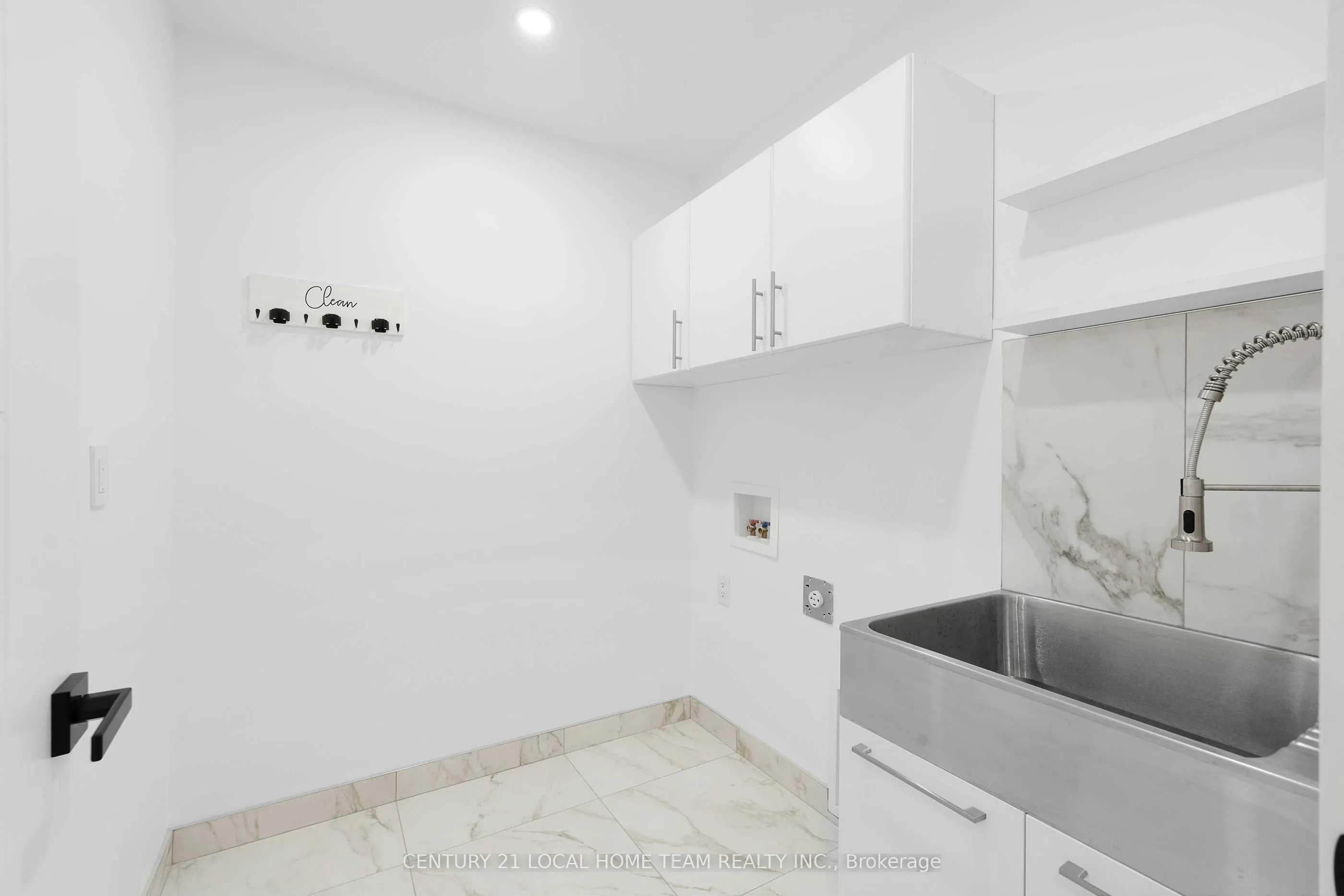 532 Mountbatten Crescent