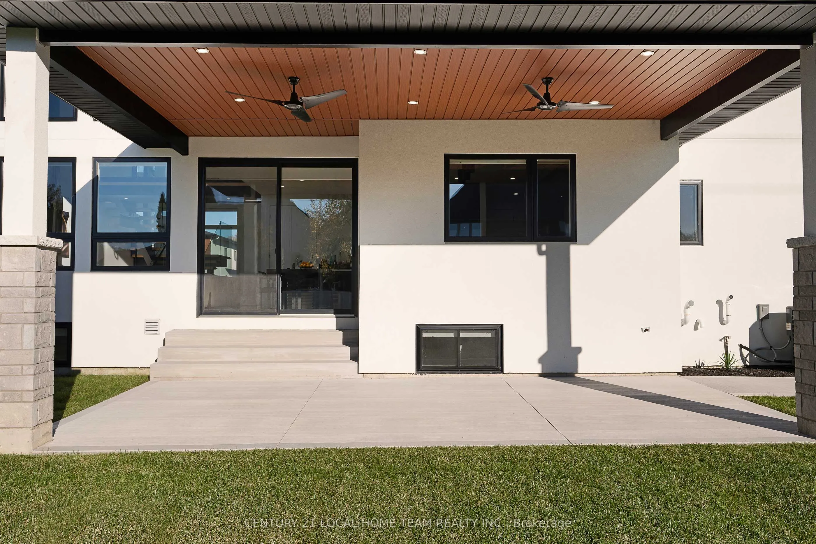 532 Mountbatten Crescent