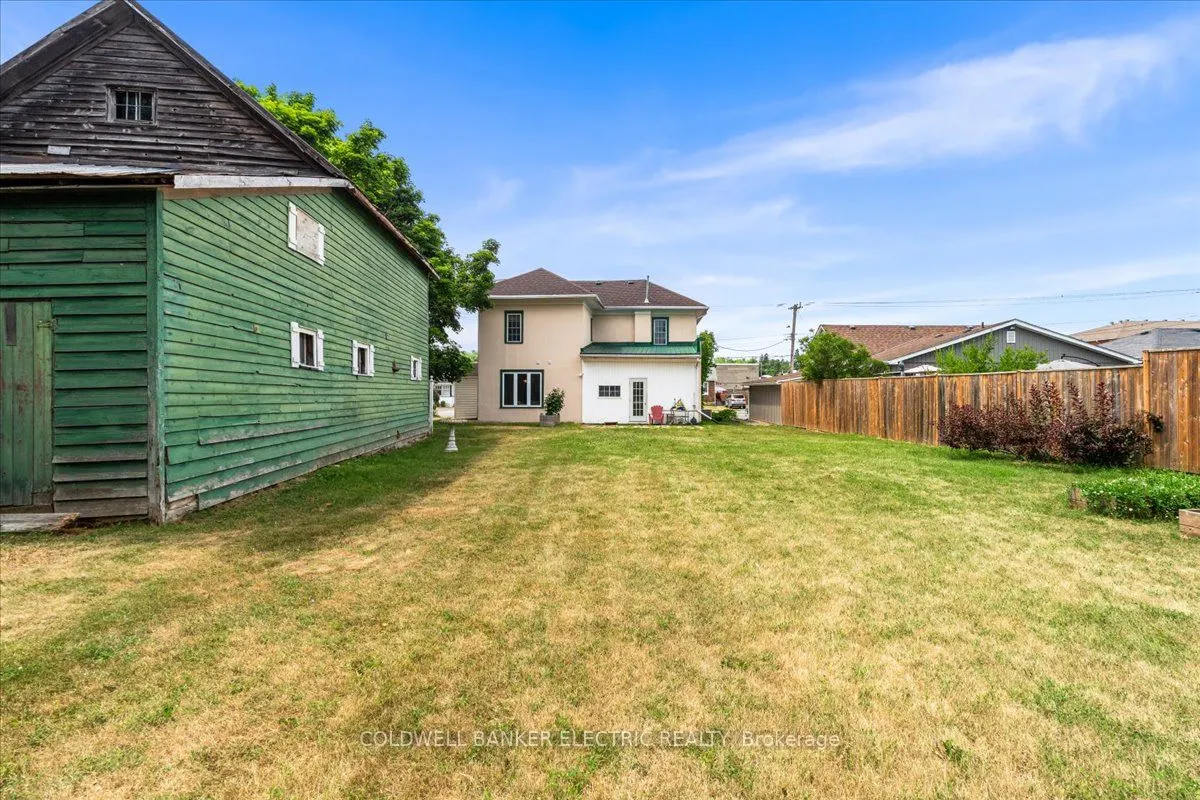 79 Doxsee Avenue N
