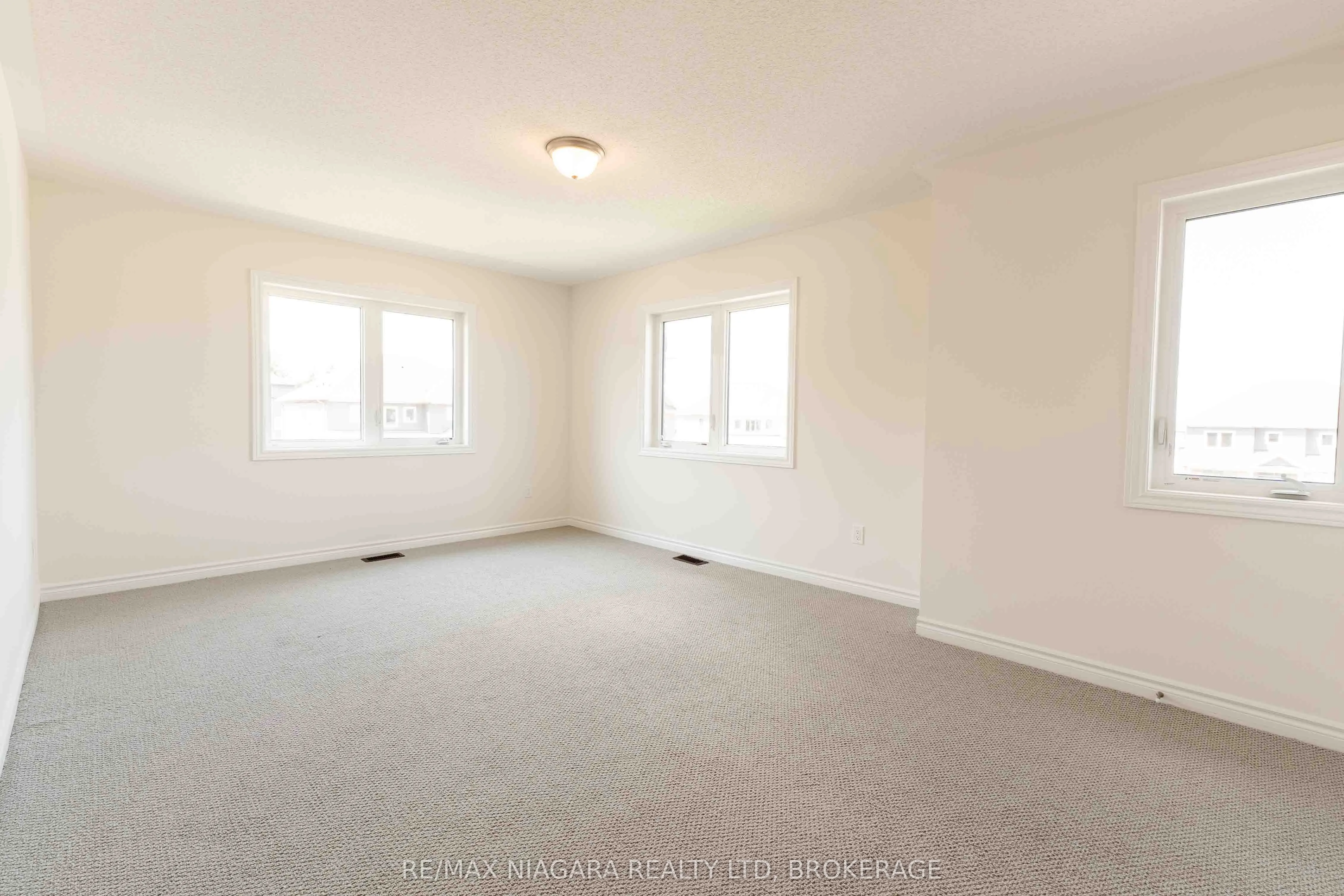 25 ORIOLE Crescent