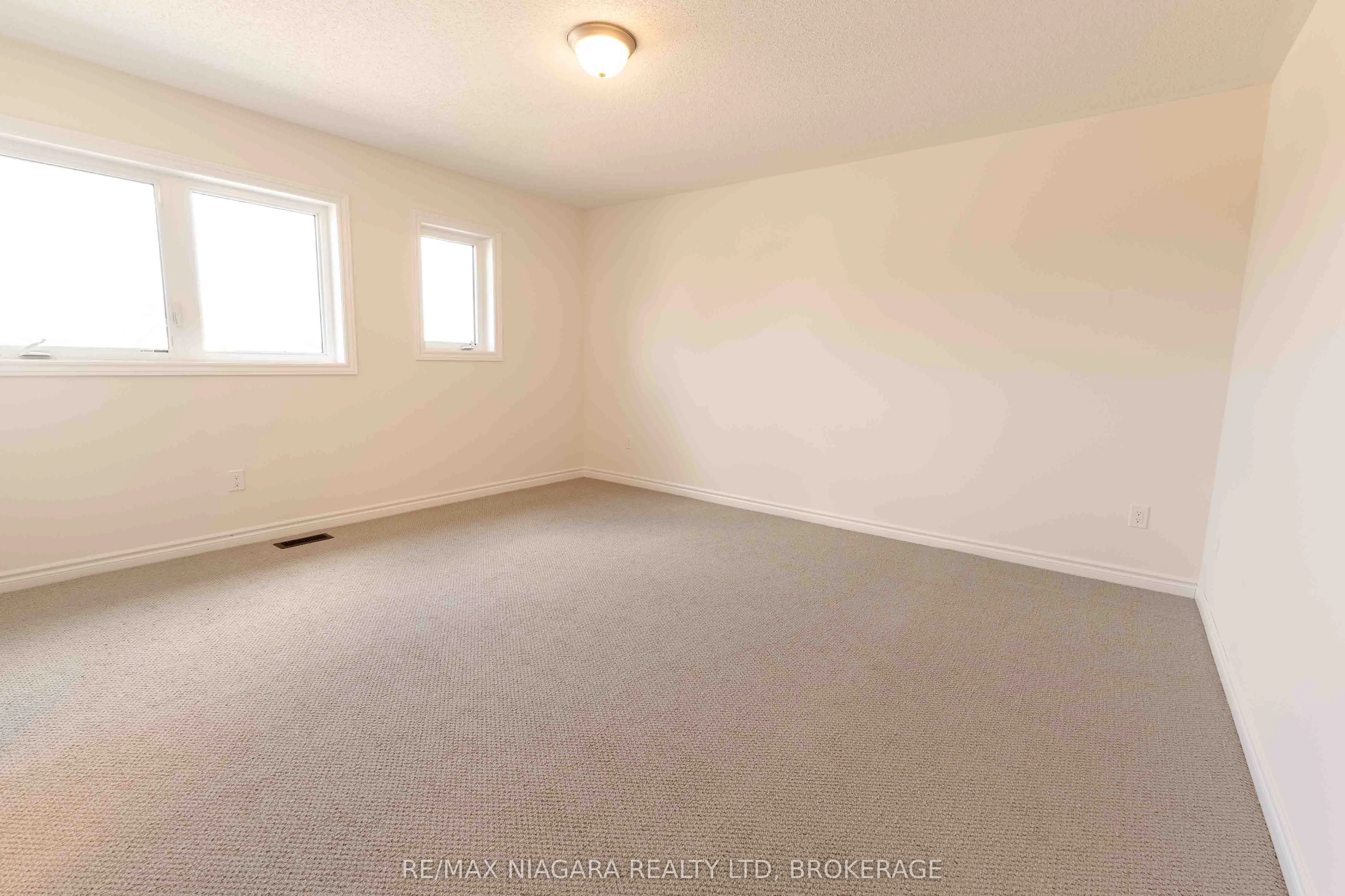 25 ORIOLE Crescent