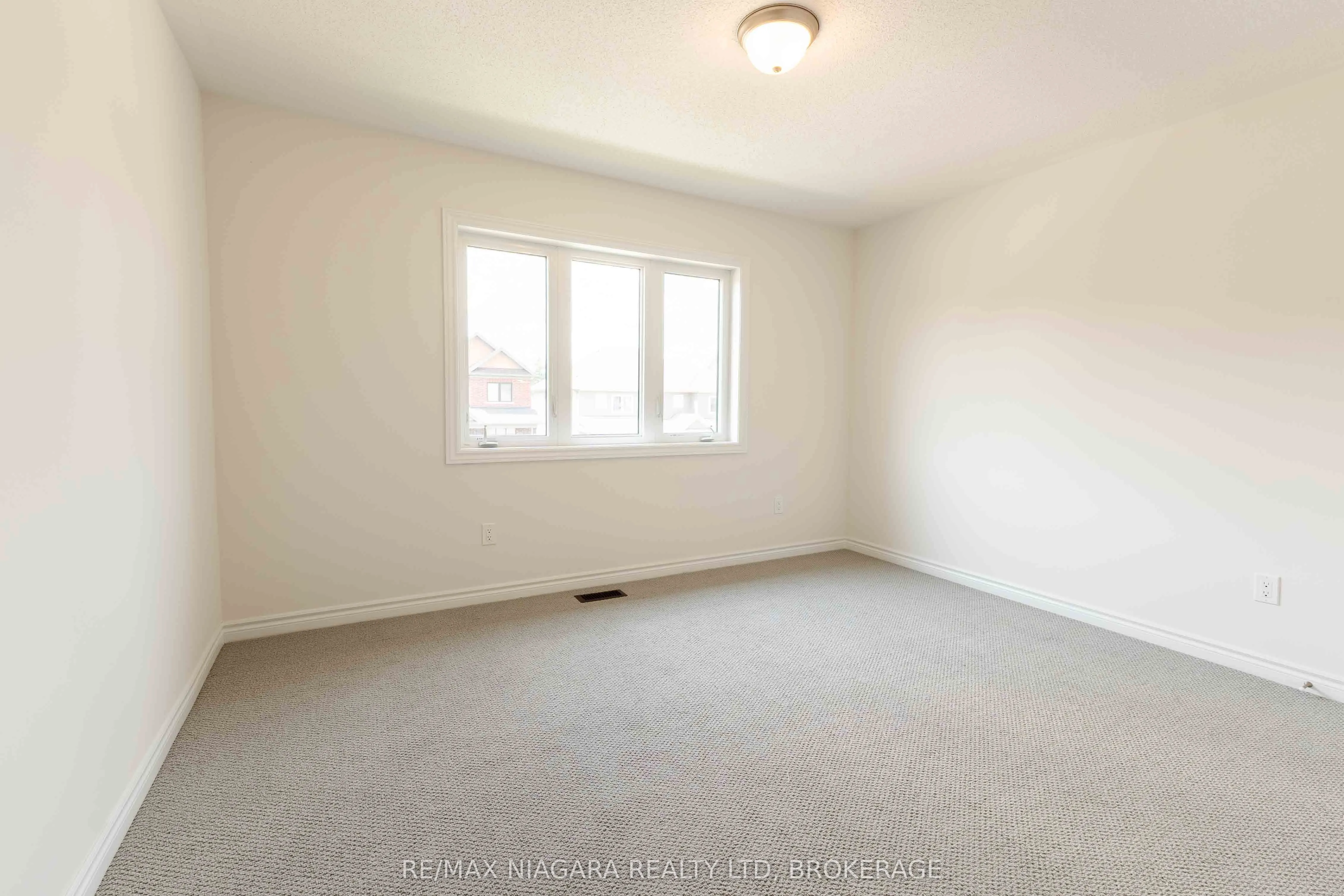 25 ORIOLE Crescent