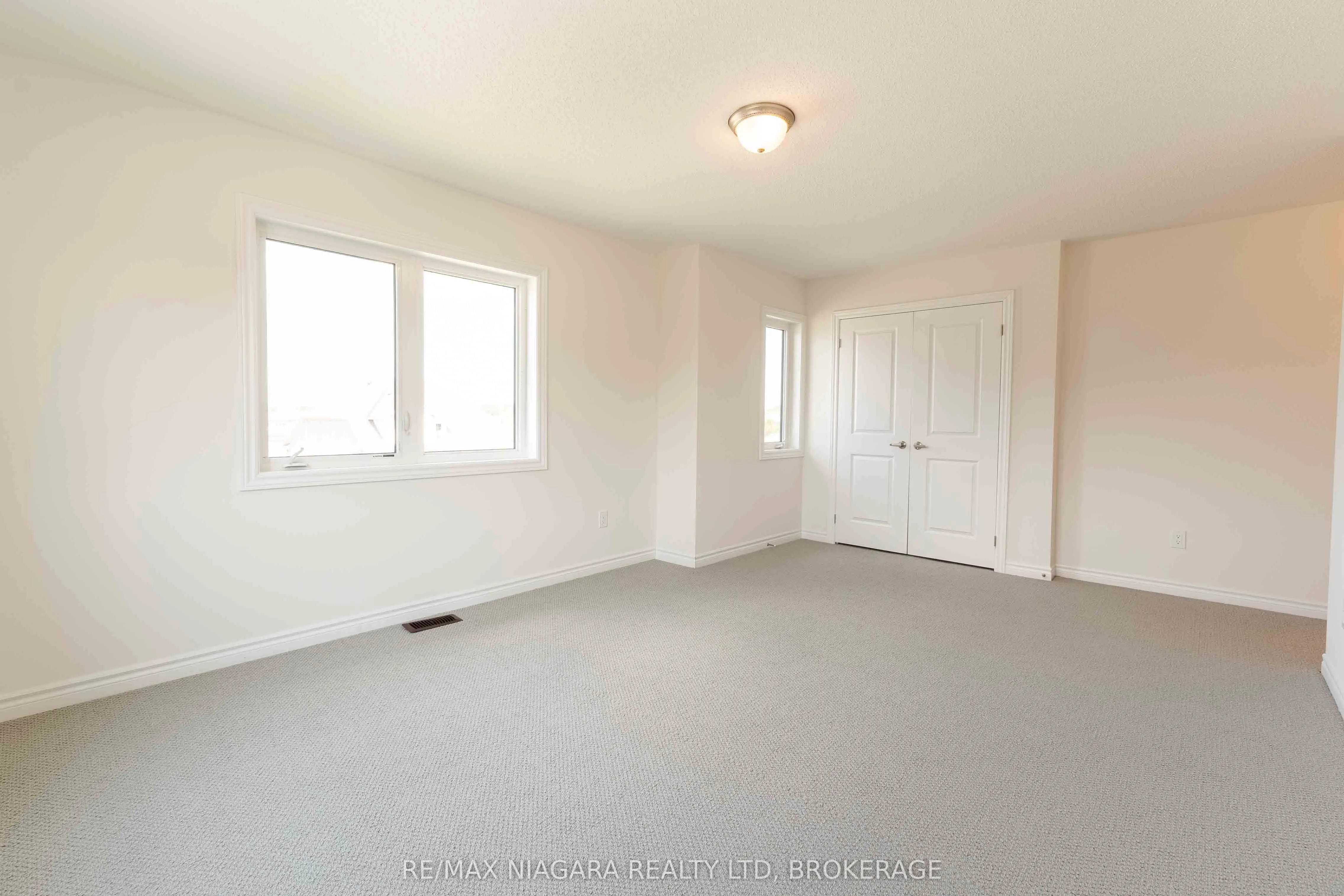25 ORIOLE Crescent