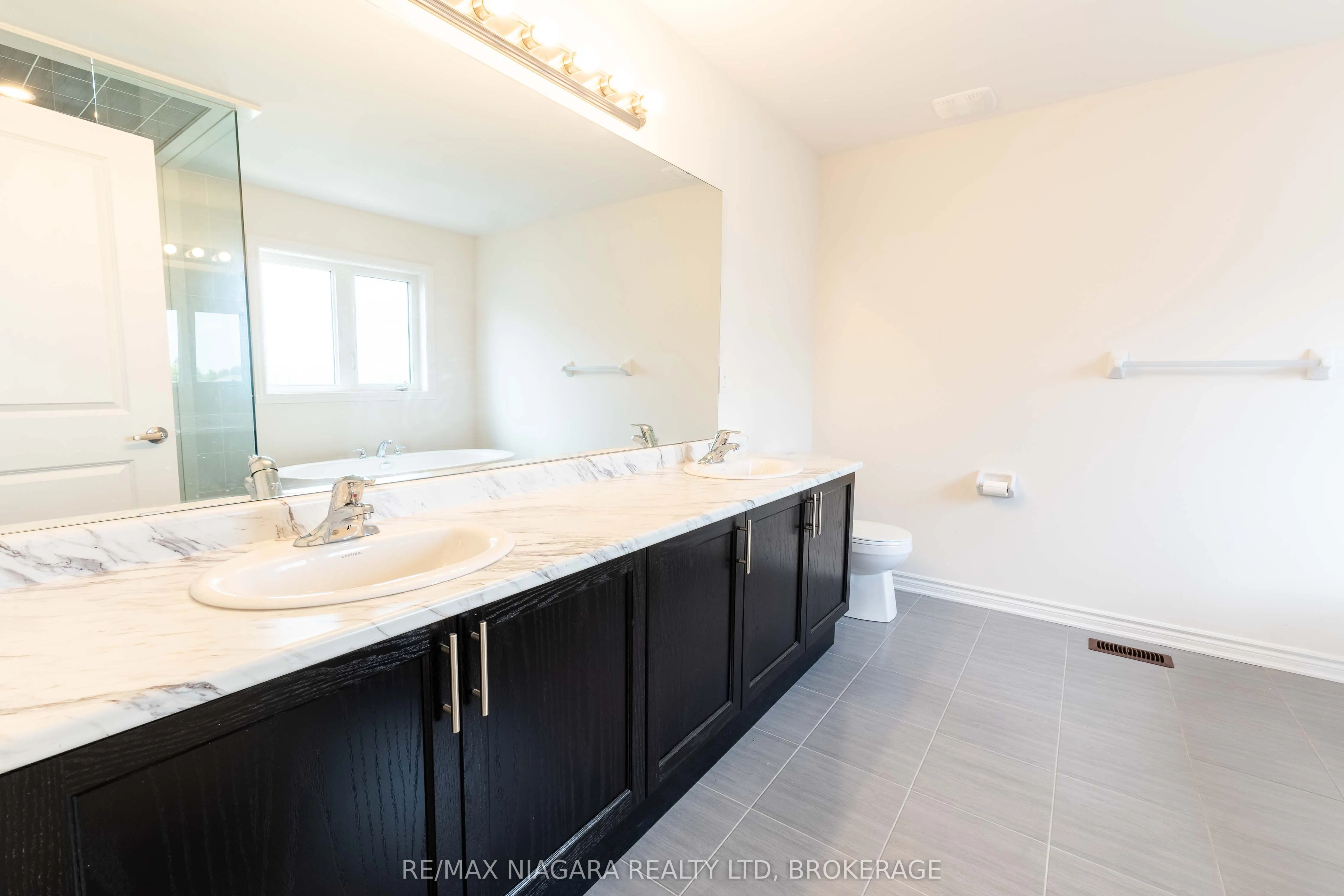 25 ORIOLE Crescent