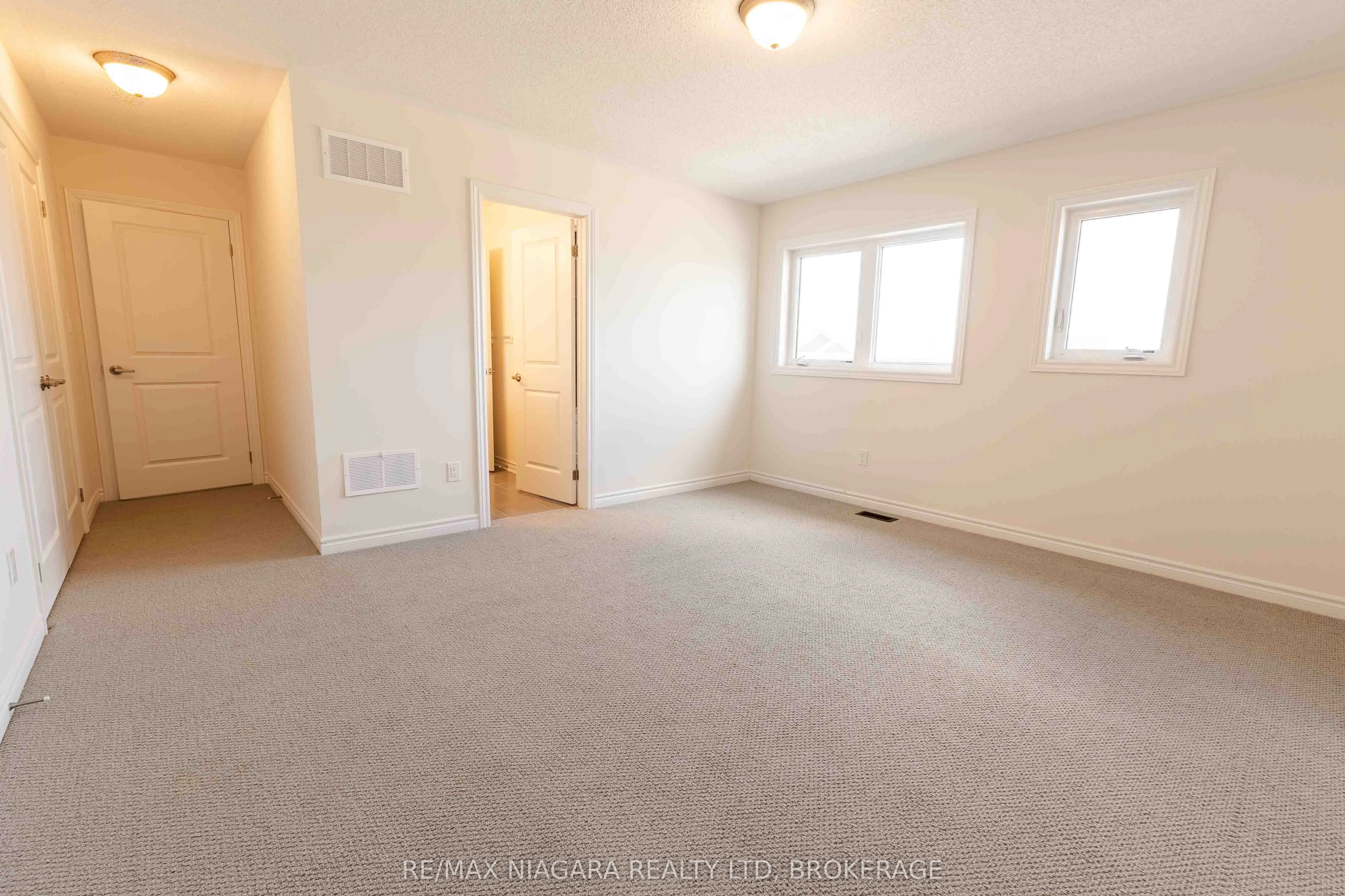 25 ORIOLE Crescent