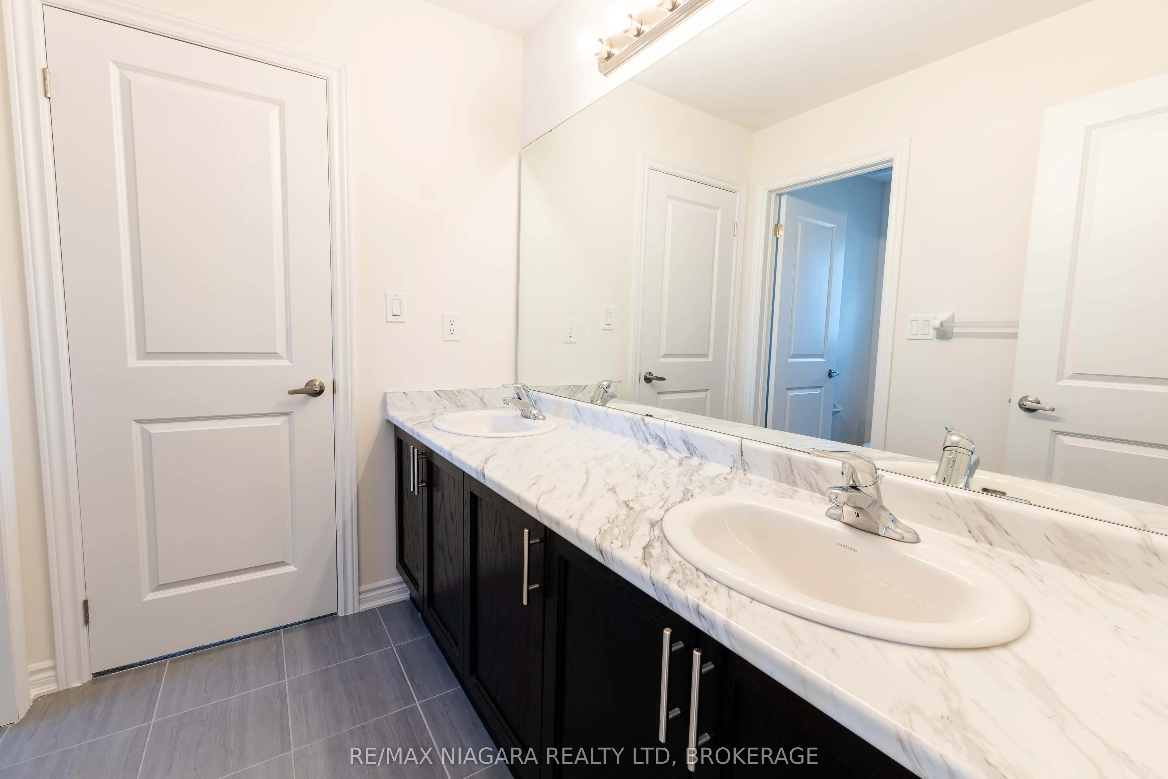 25 ORIOLE Crescent